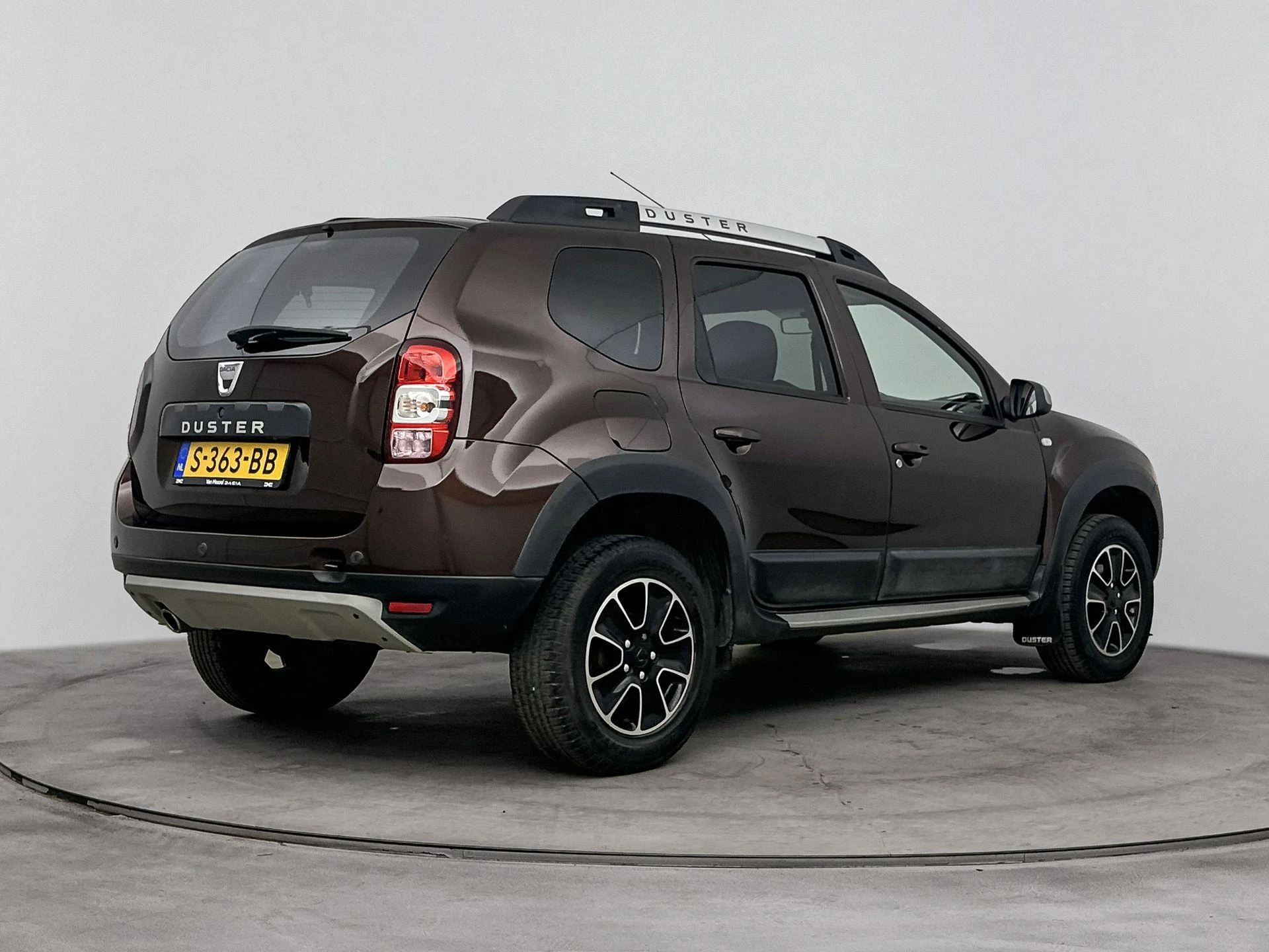 Dacia Duster met kenteken 73100 – autofoto 5