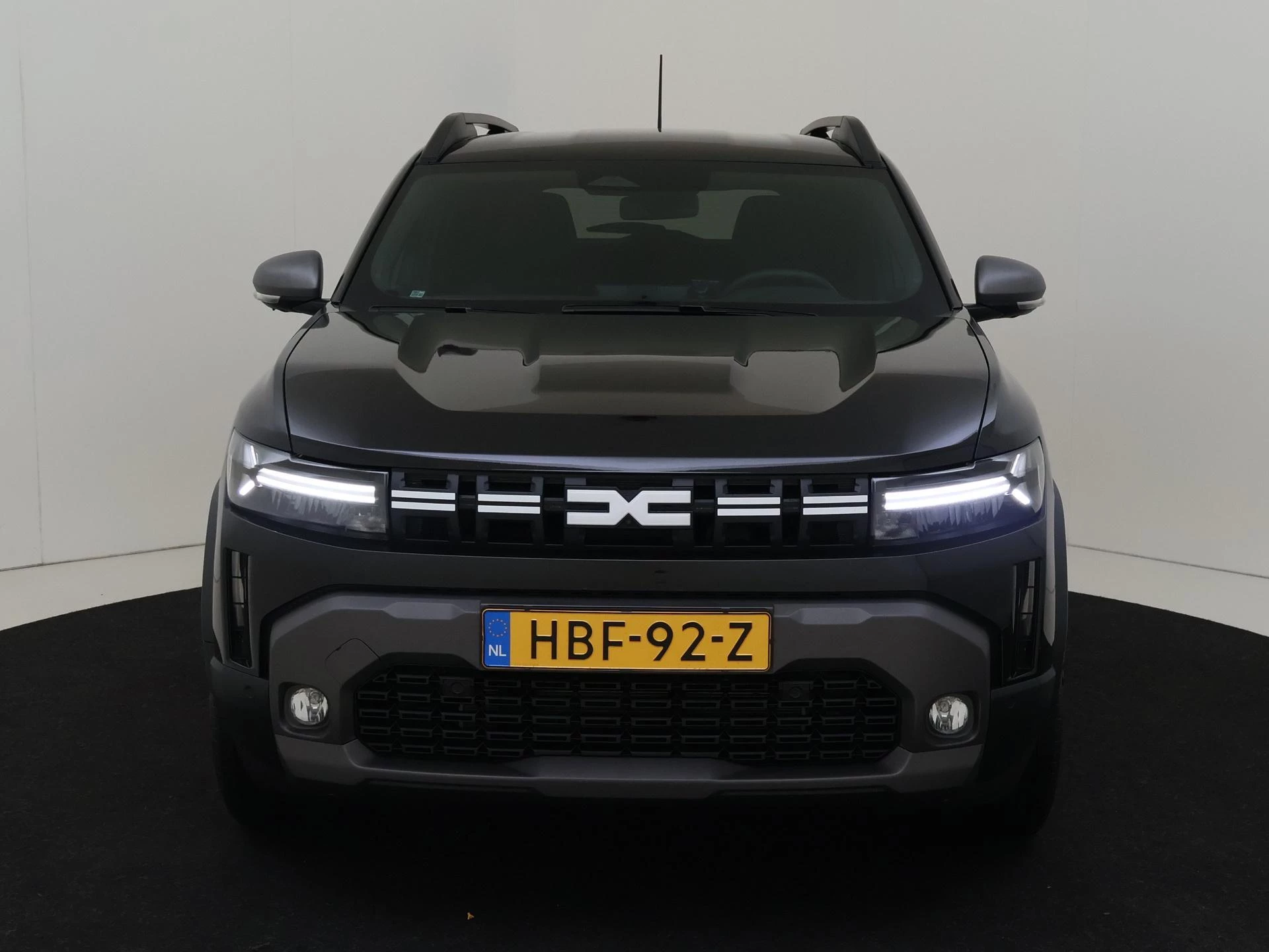 Dacia Duster met kenteken HBF-92-Z – autofoto 4