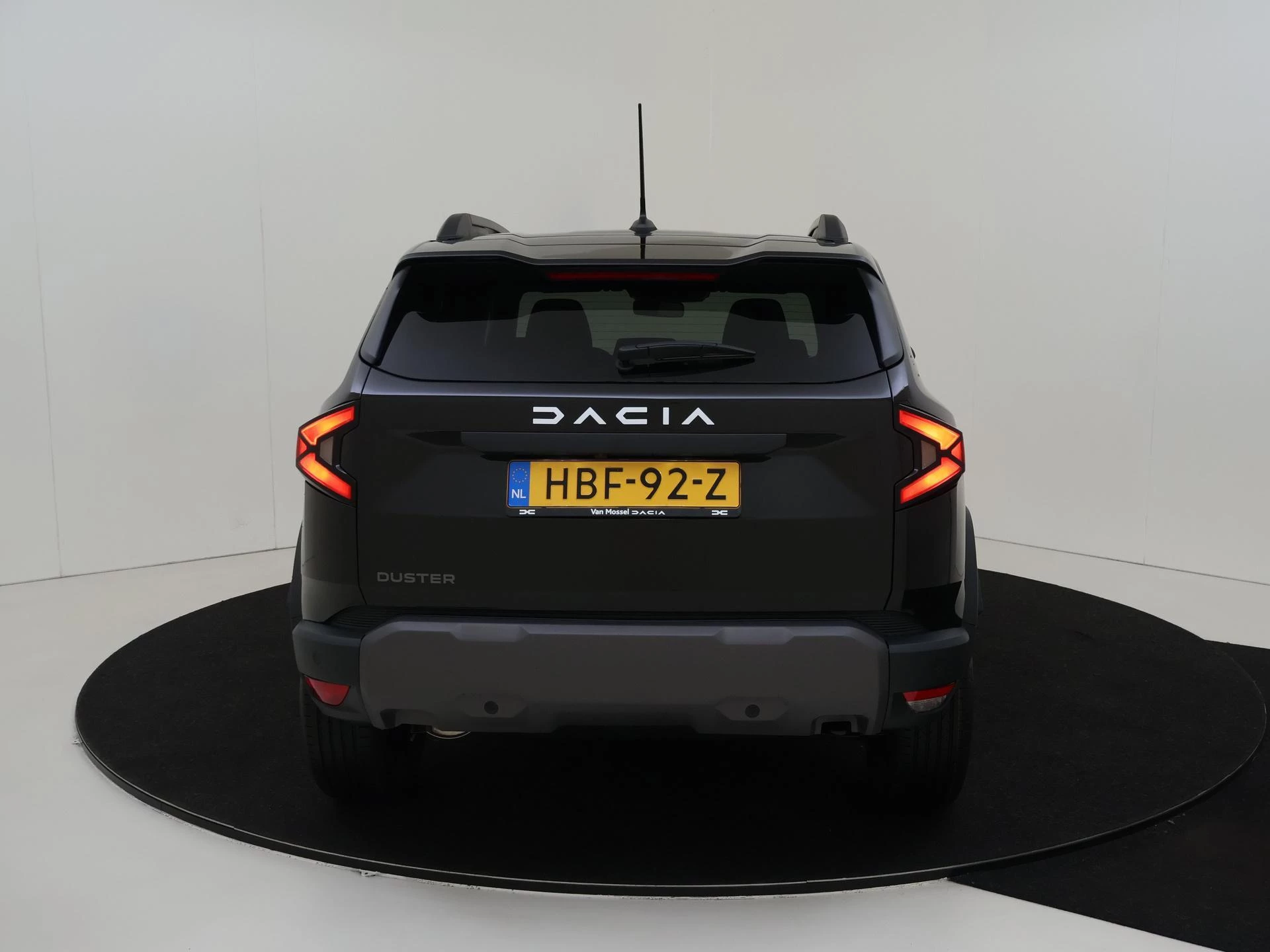 Dacia Duster met kenteken HBF-92-Z – autofoto 5