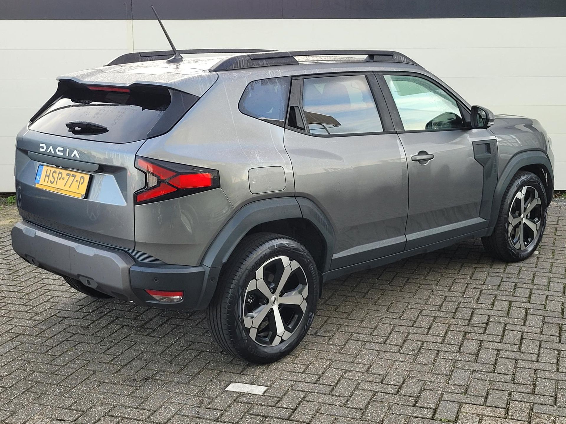 Dacia Duster met kenteken HSP-77-P – autofoto 2