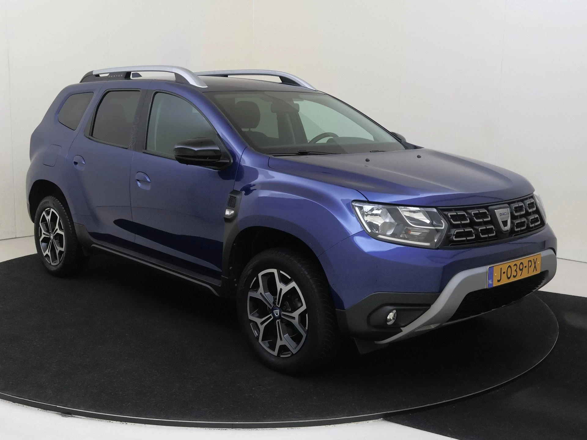 Dacia Duster met kenteken J-039-PX – autofoto 3