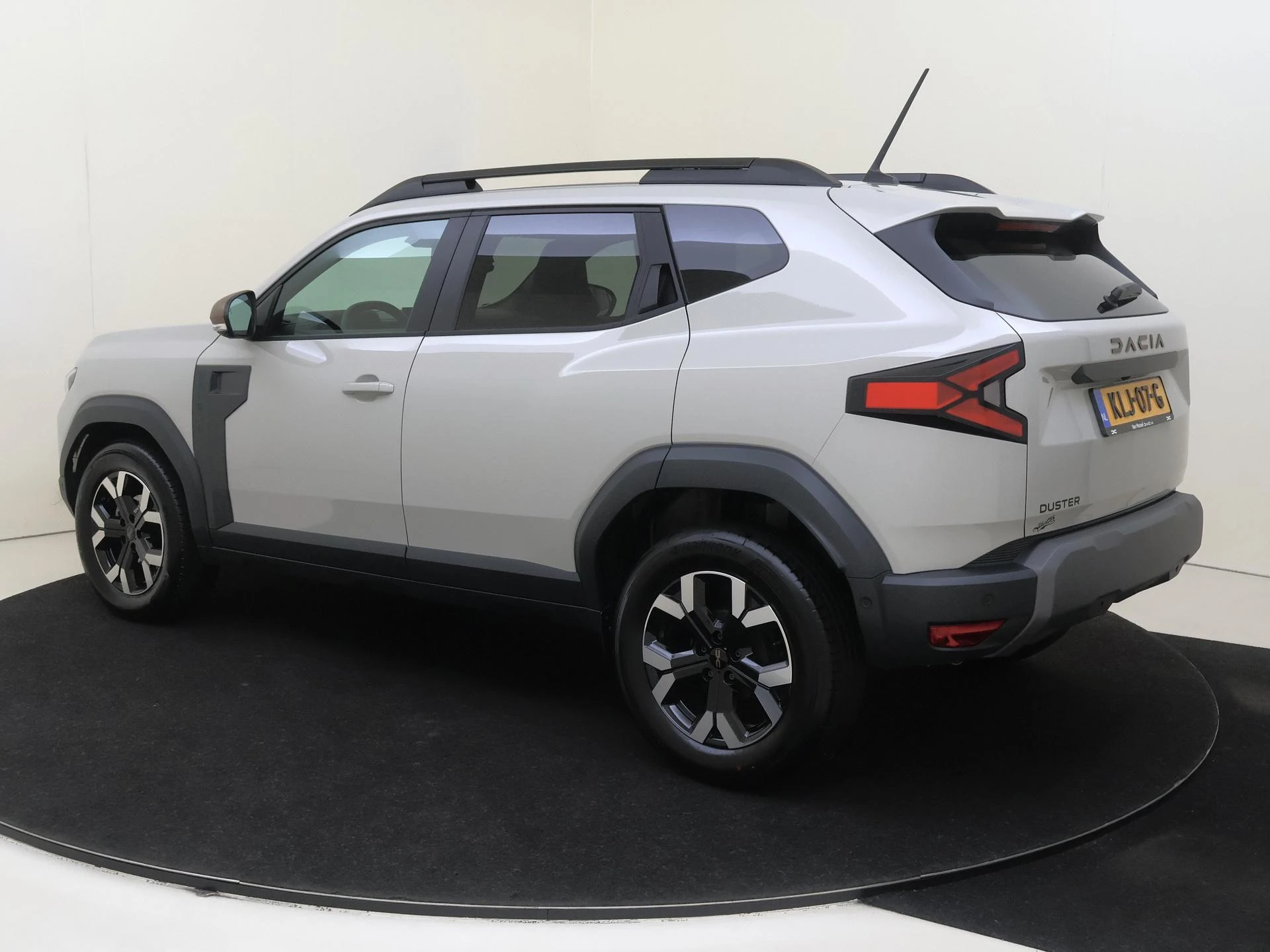Dacia Duster met kenteken KLJ-07-G – autofoto 4