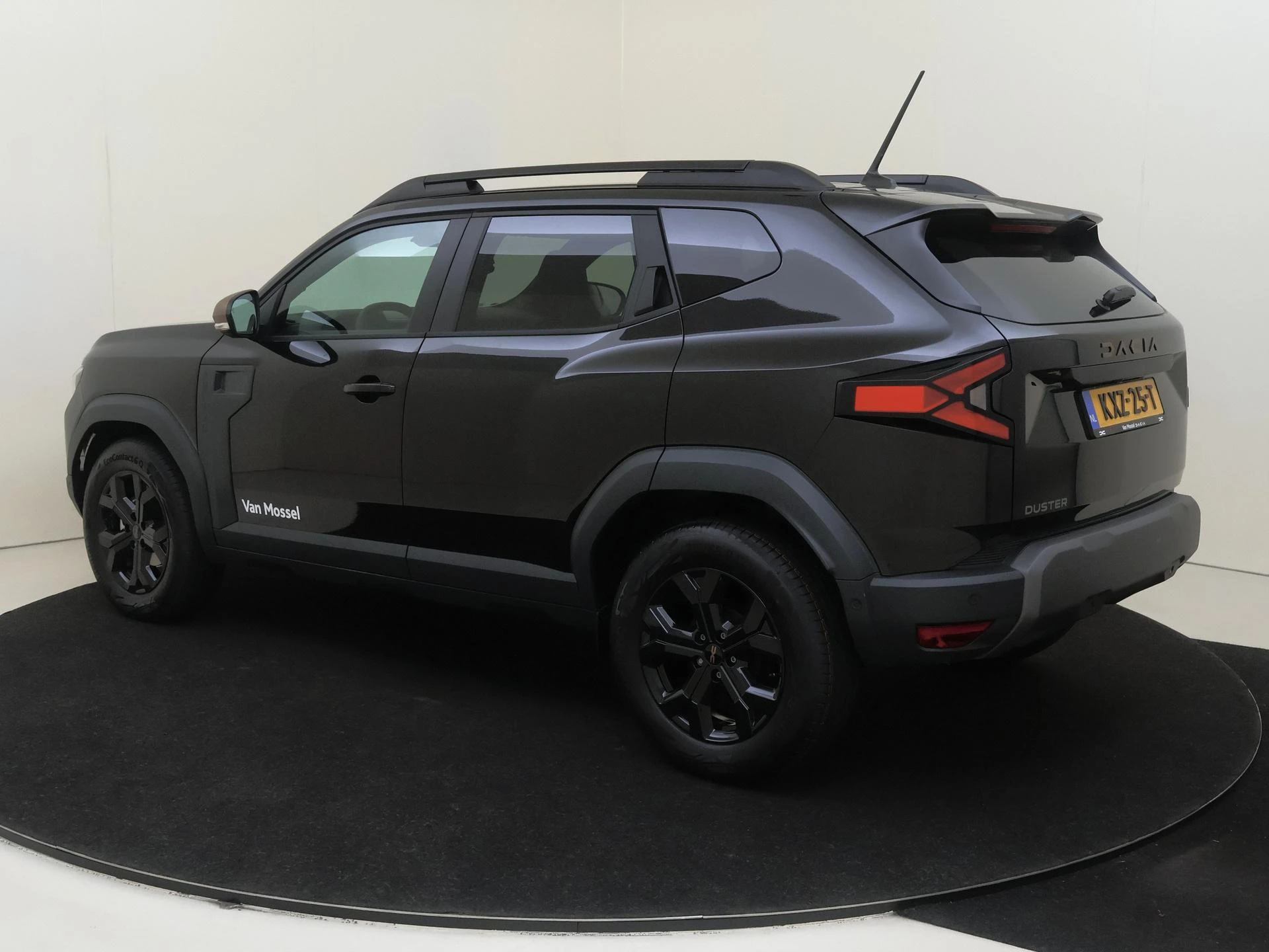 Dacia Duster met kenteken KXZ-25-T – autofoto 4