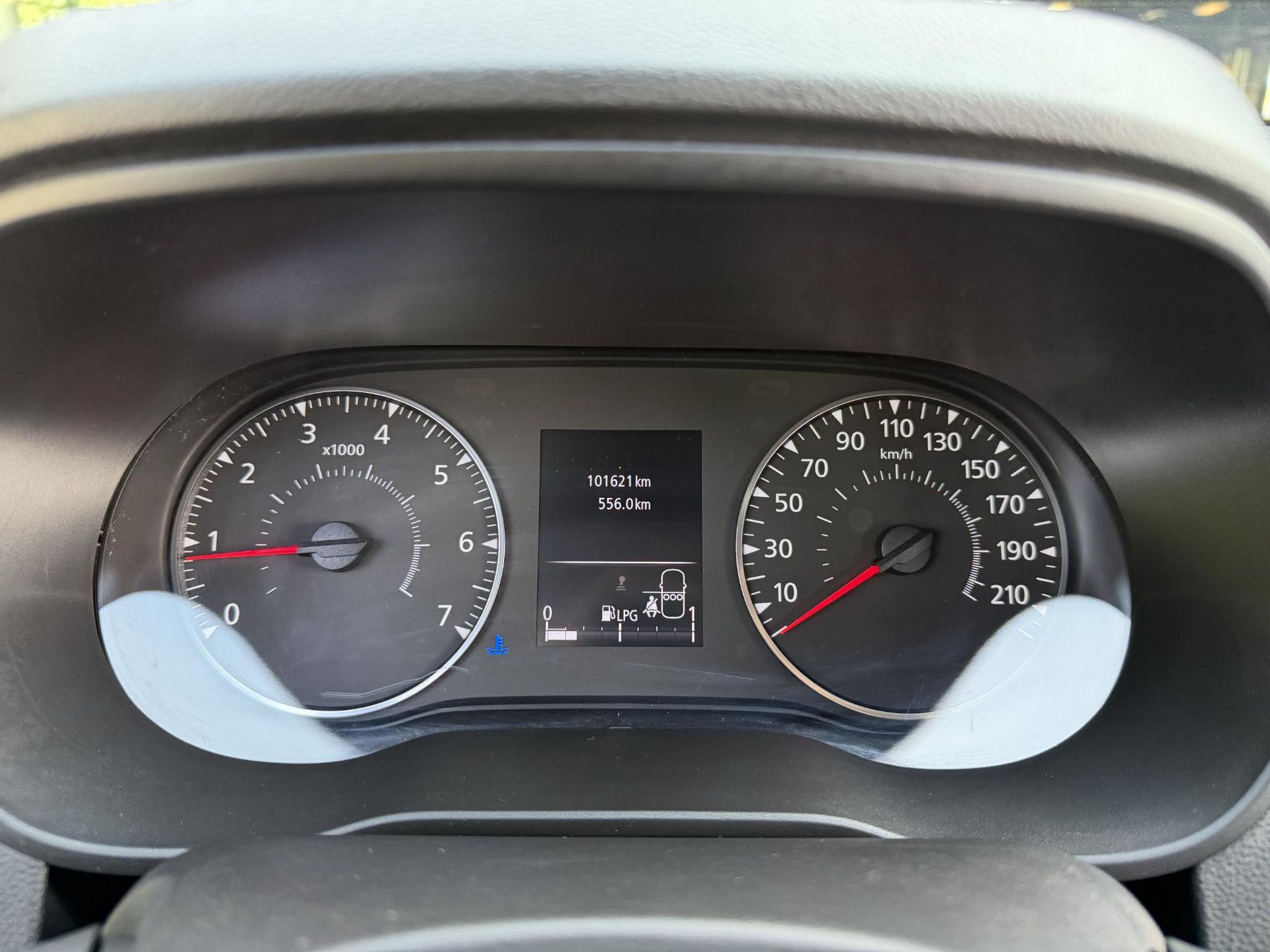 Dacia Duster met kenteken P-052-FN – autofoto 4