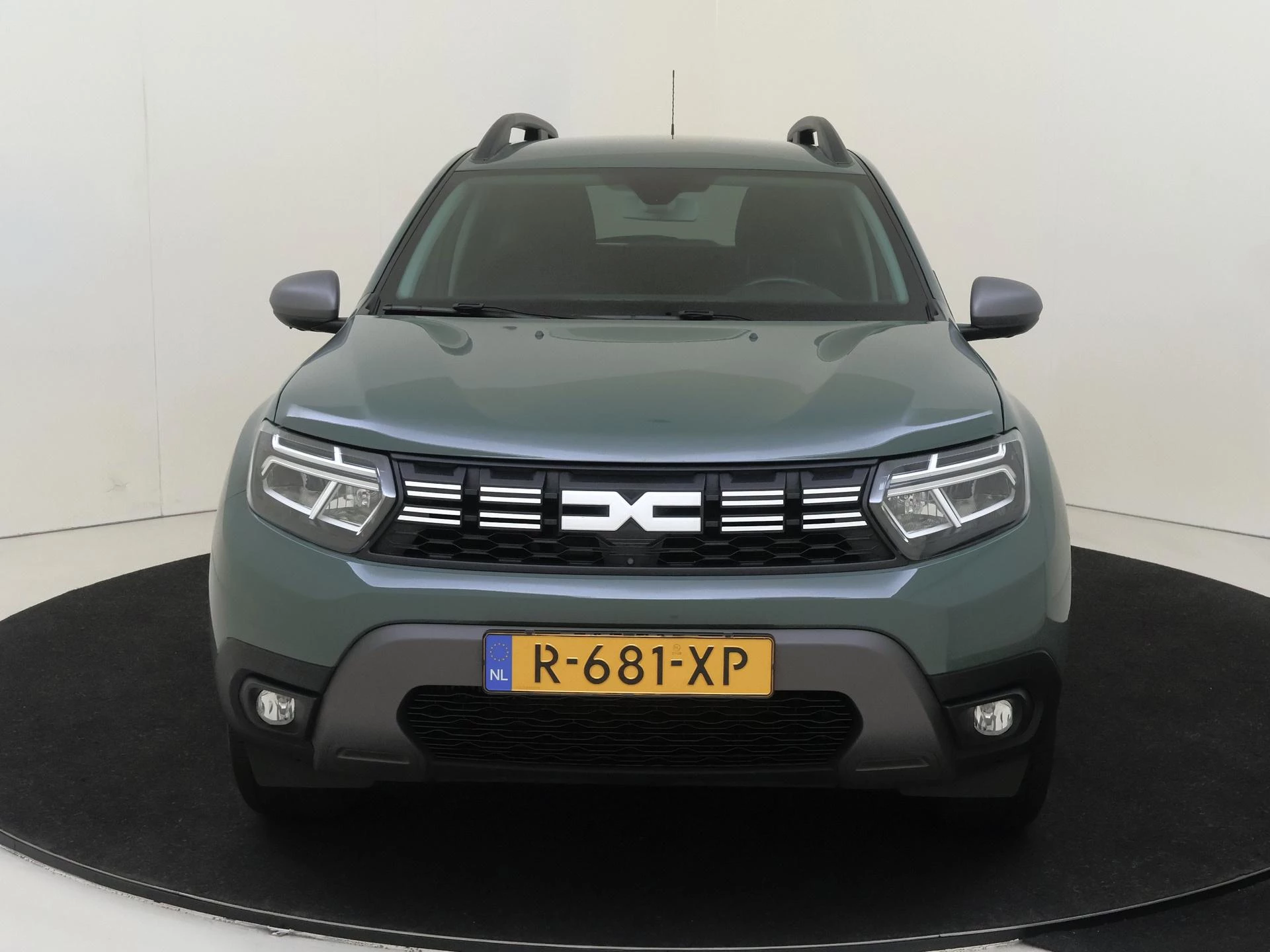 Dacia Duster met kenteken R-681-XP – autofoto 3