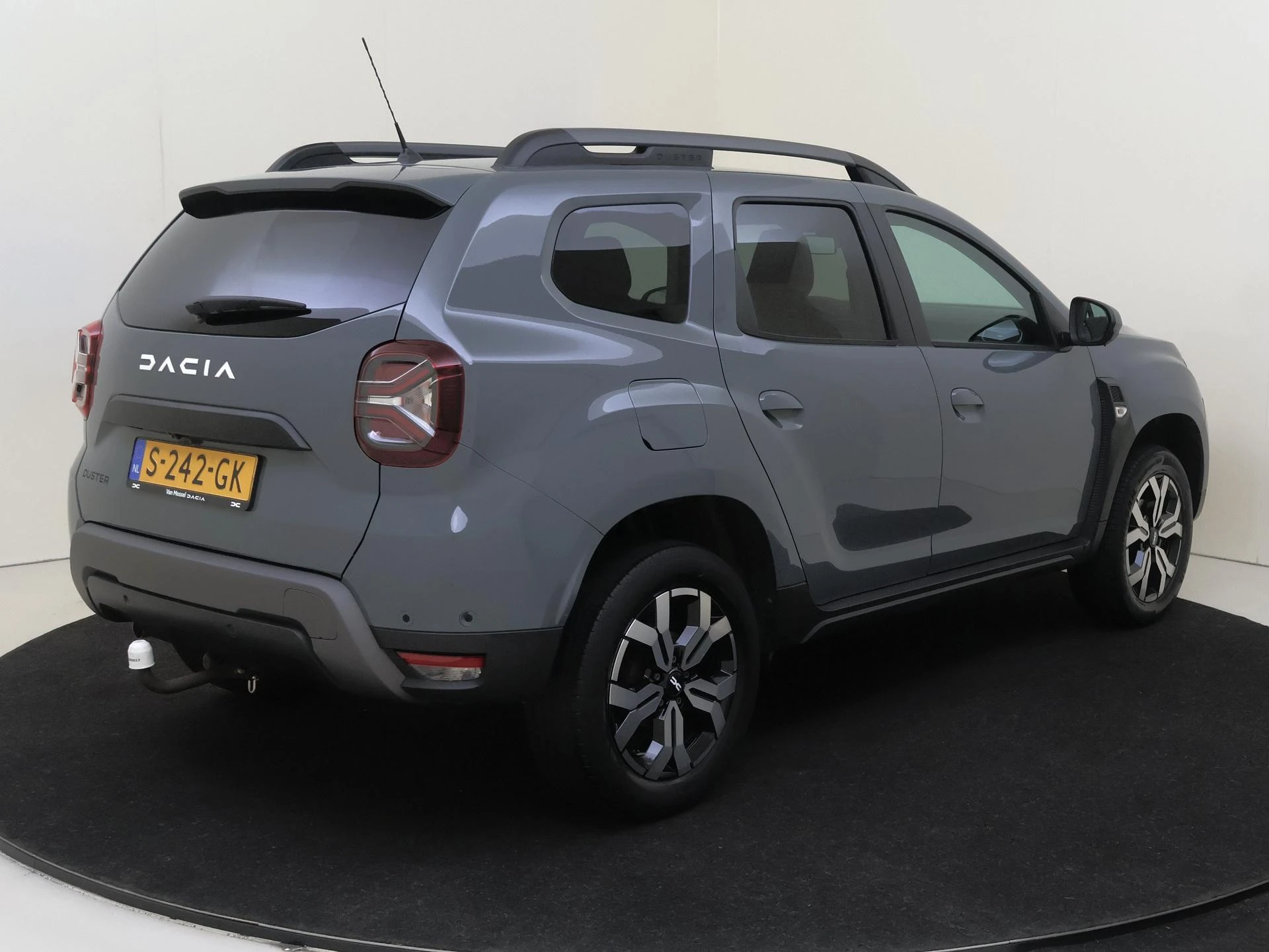 Dacia Duster met kenteken S-242-GK – autofoto 5