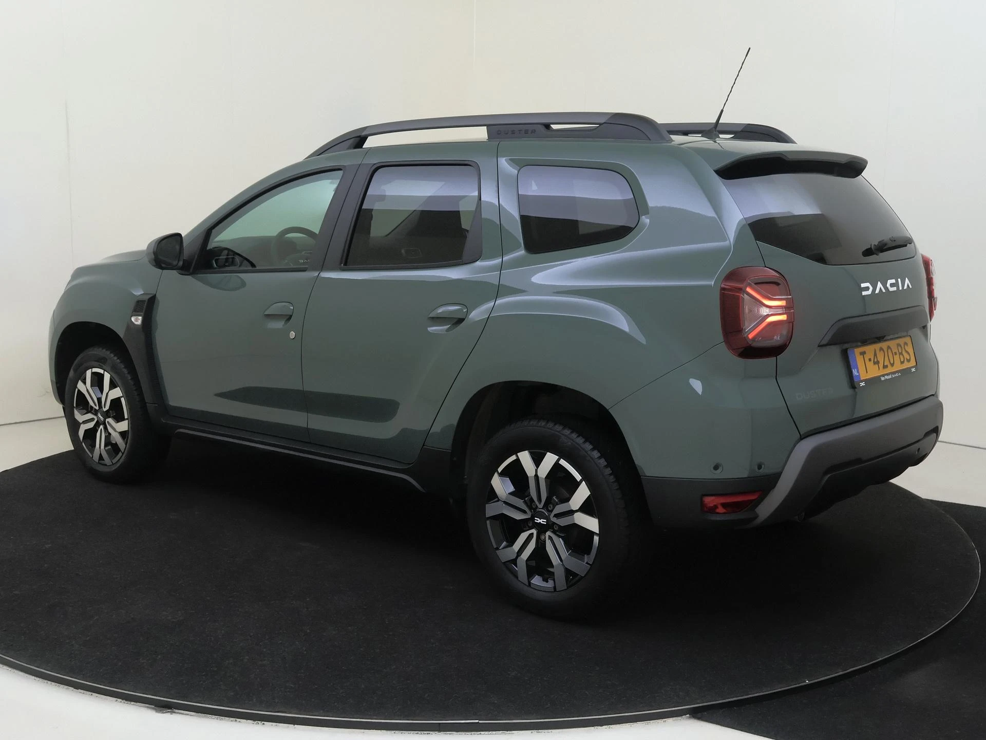 Dacia Duster met kenteken T-420-BS – autofoto 3