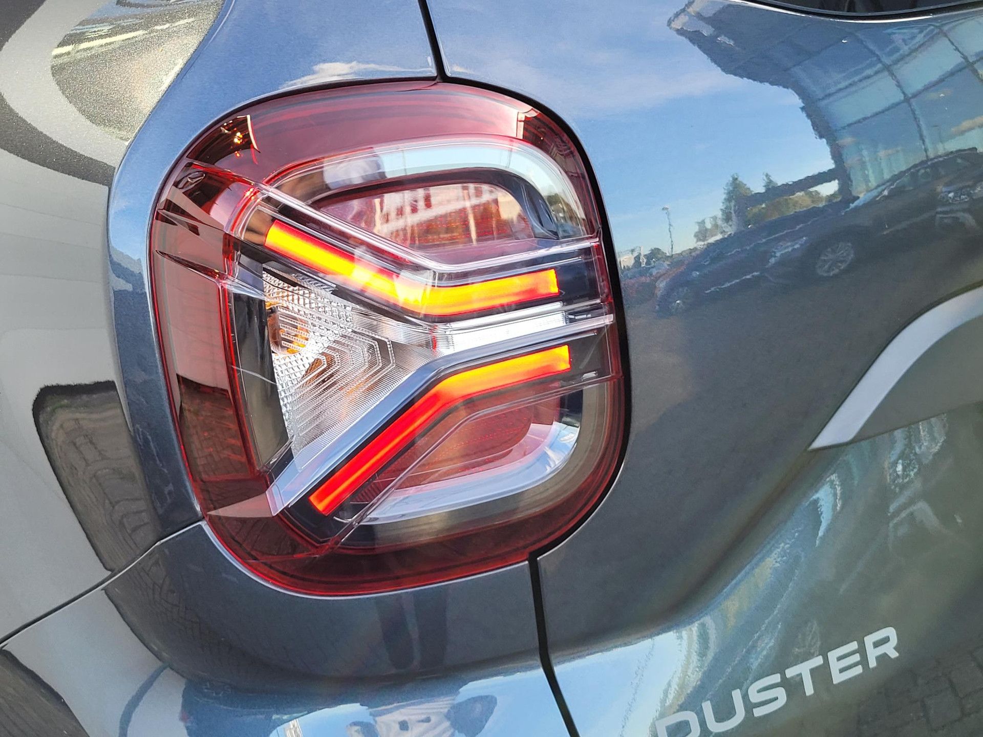 Dacia Duster met kenteken X-051-ND – autofoto 3