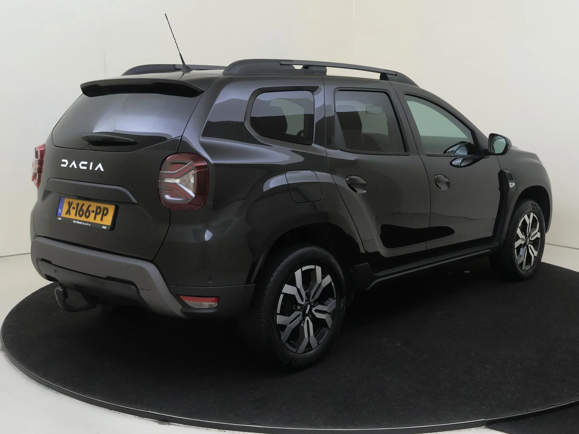 Dacia Duster met kenteken X-166-PP – autofoto 5