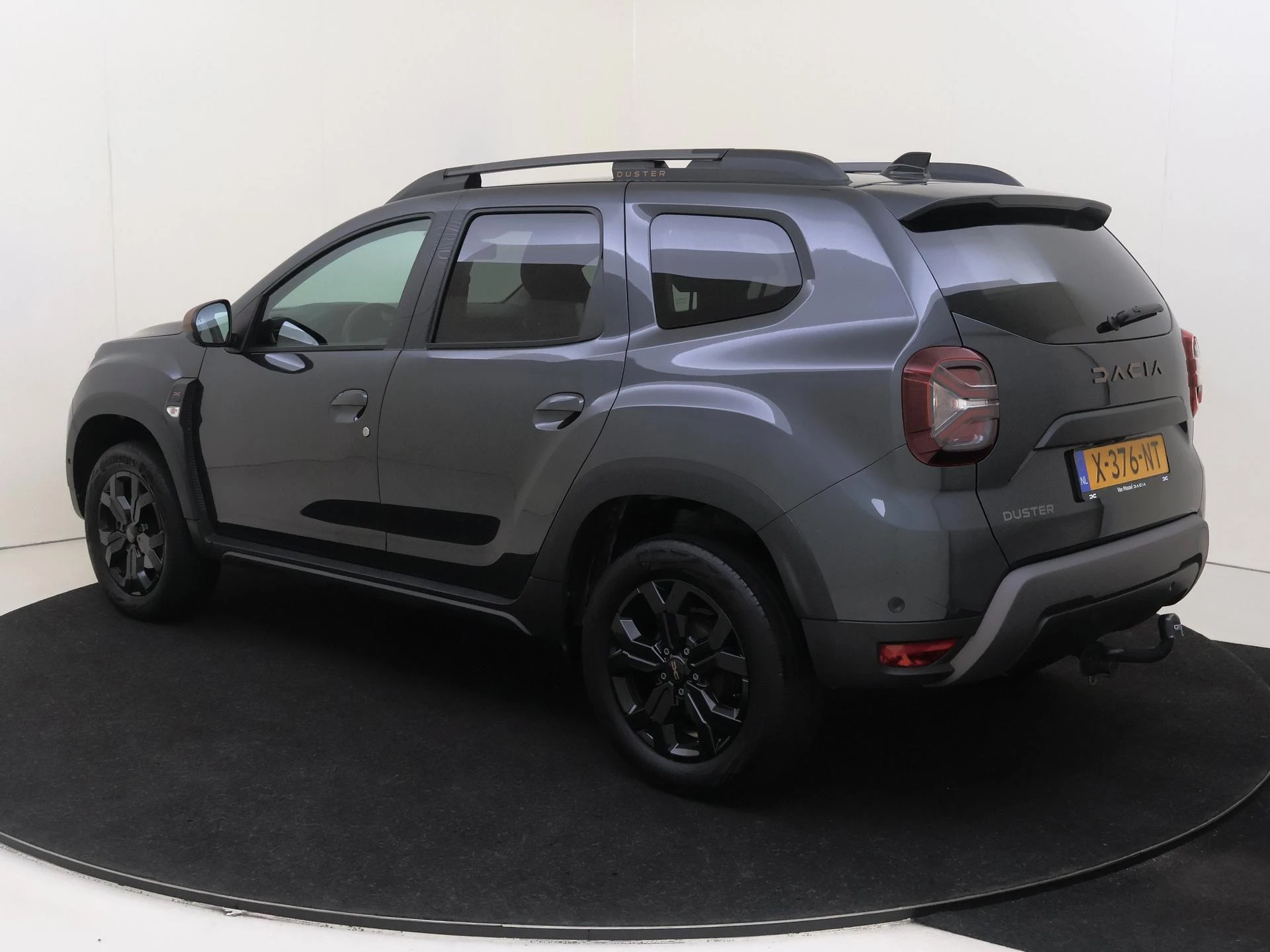 Dacia Duster met kenteken X-376-NT – autofoto 4
