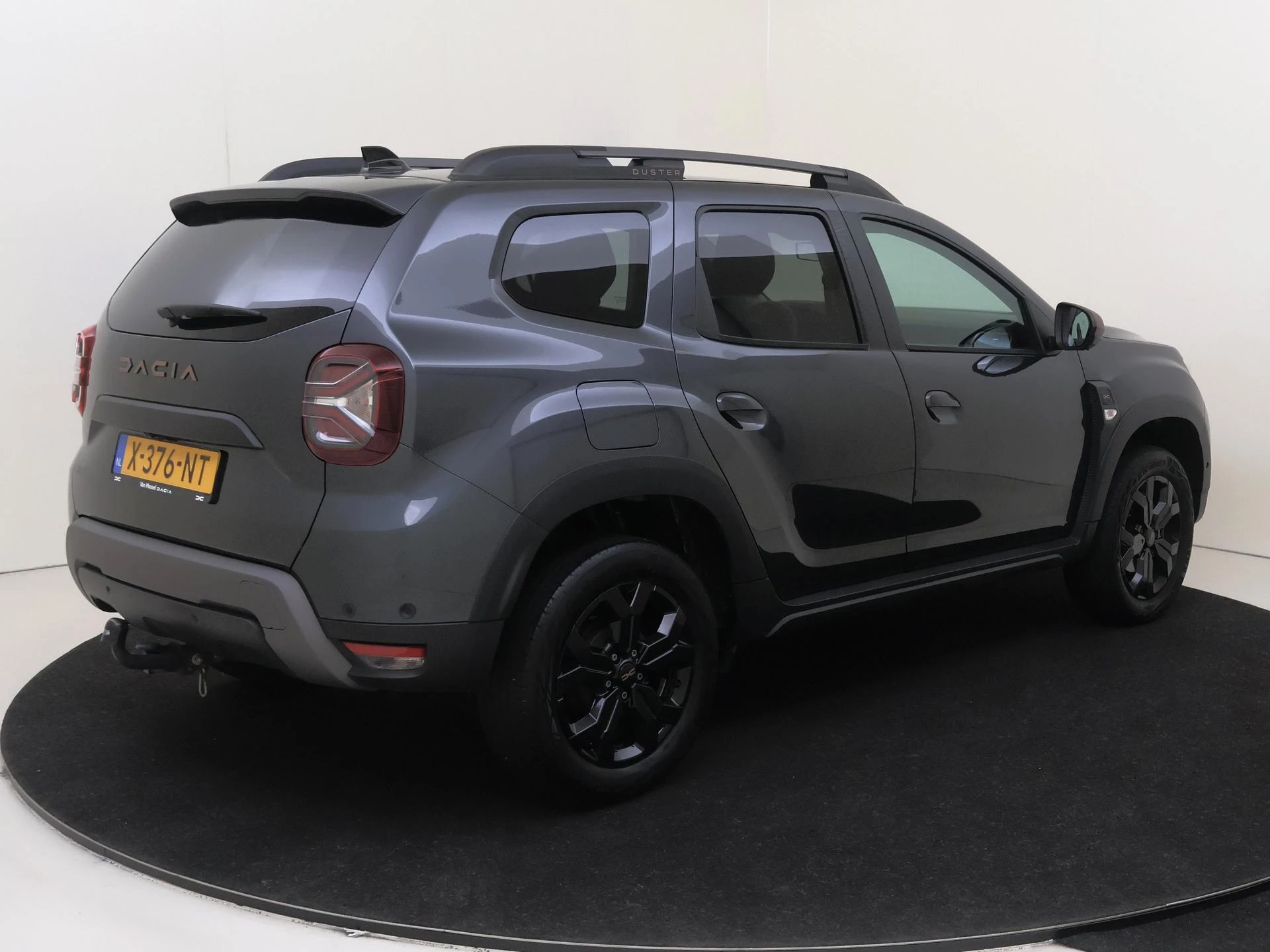 Dacia Duster met kenteken X-376-NT – autofoto 5