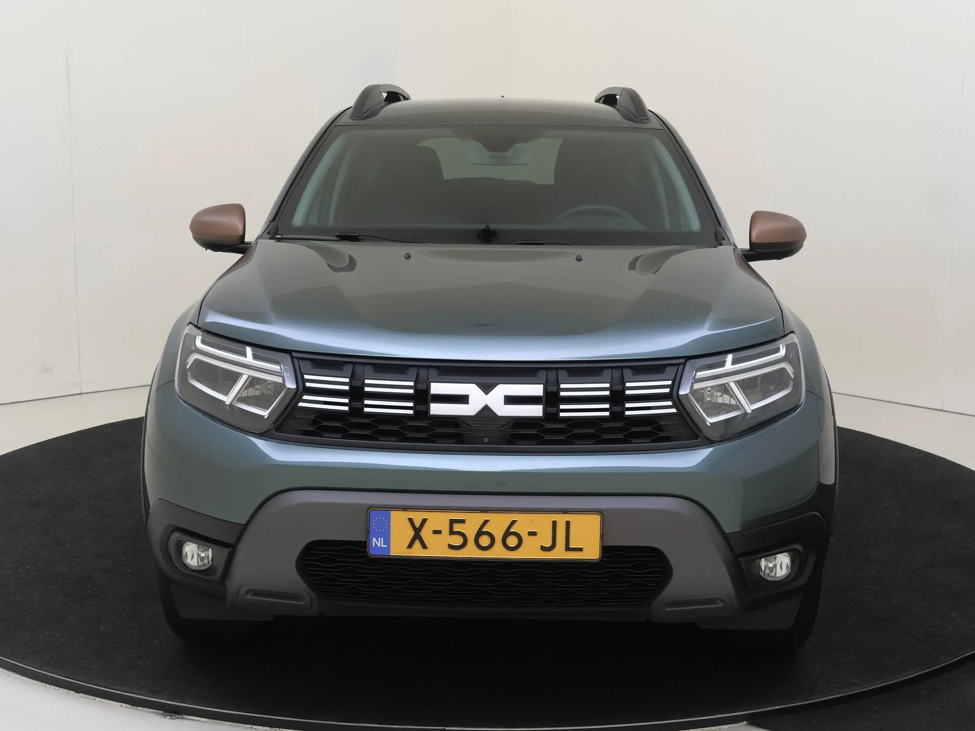 Dacia Duster met kenteken X-566-JL – autofoto 3