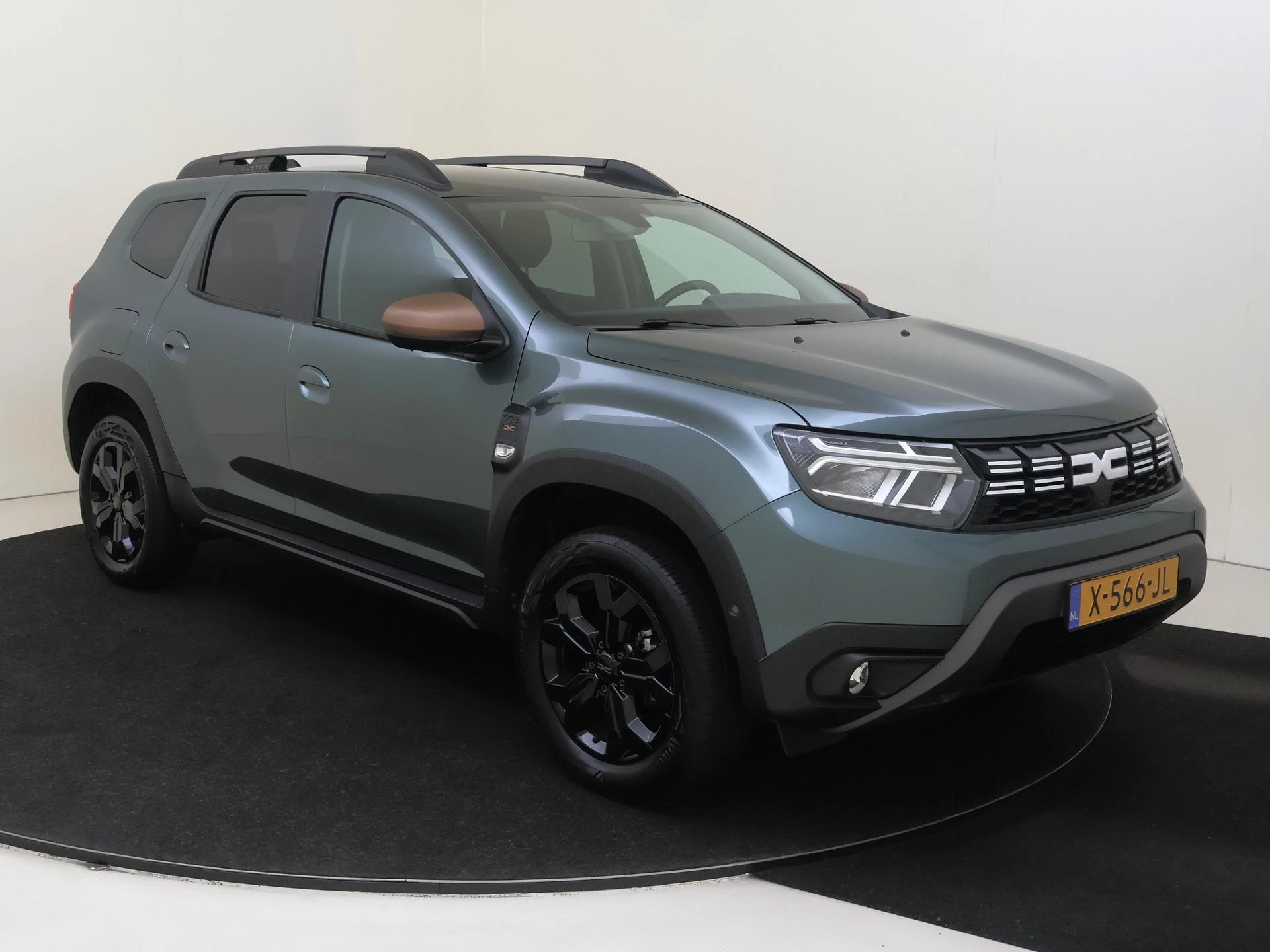 Dacia Duster met kenteken X-566-JL – autofoto 4