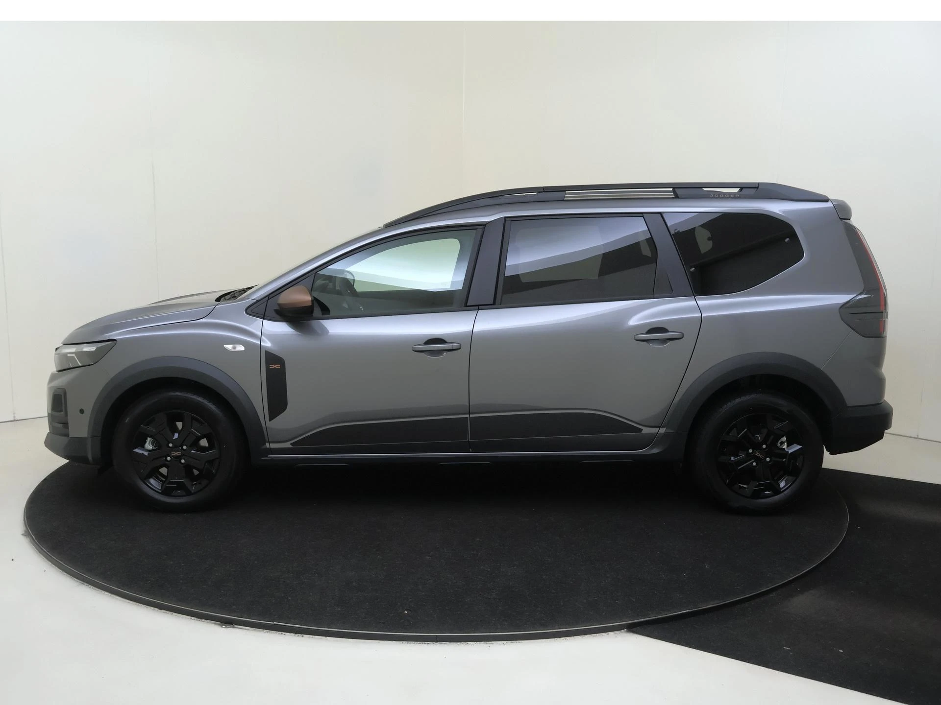 Dacia Jogger met kenteken KPR-02-Z – autofoto 5