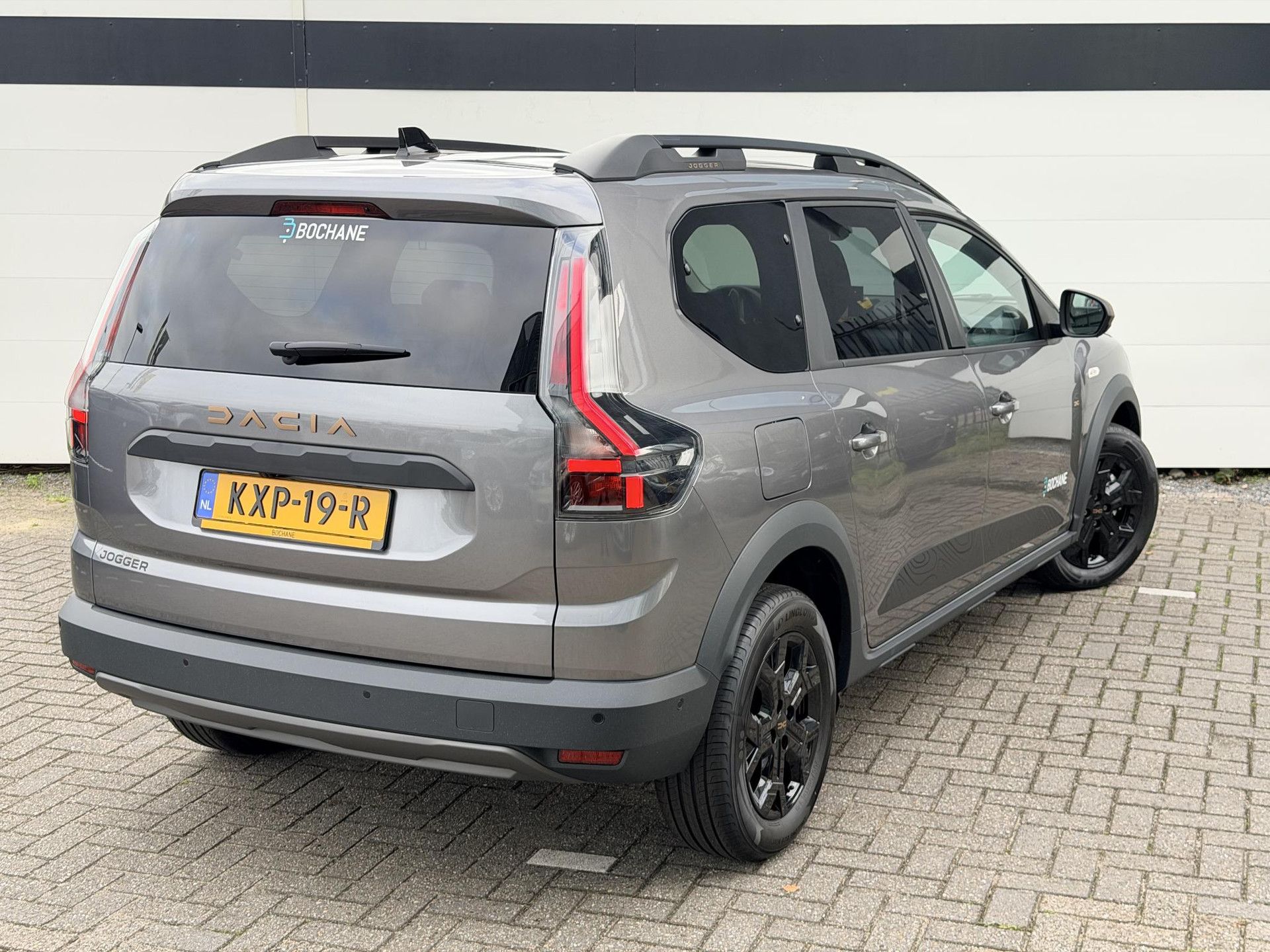 Dacia Jogger met kenteken KXP-19-R – autofoto 2