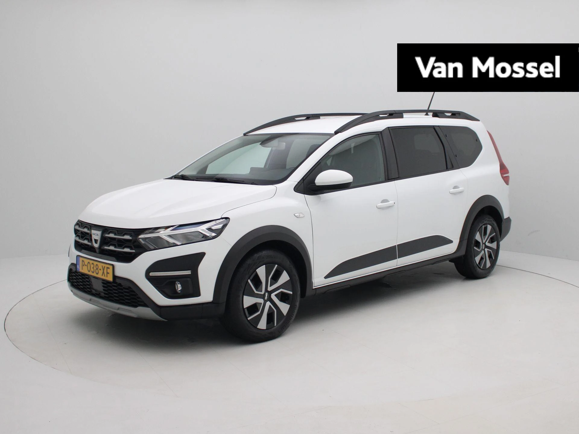 Dacia Jogger met kenteken P-038-XF – autofoto 2