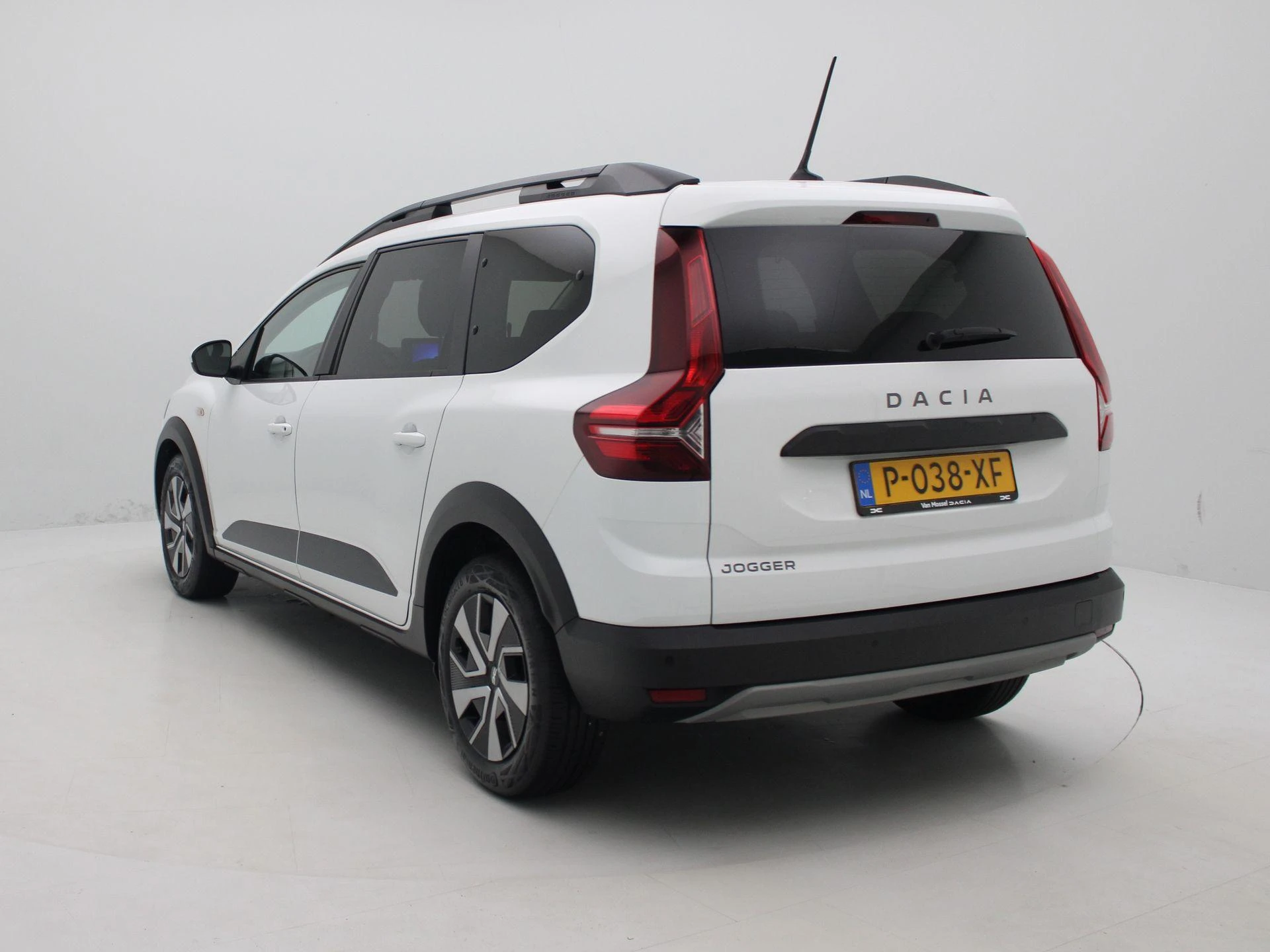 Dacia Jogger met kenteken P-038-XF – autofoto 3