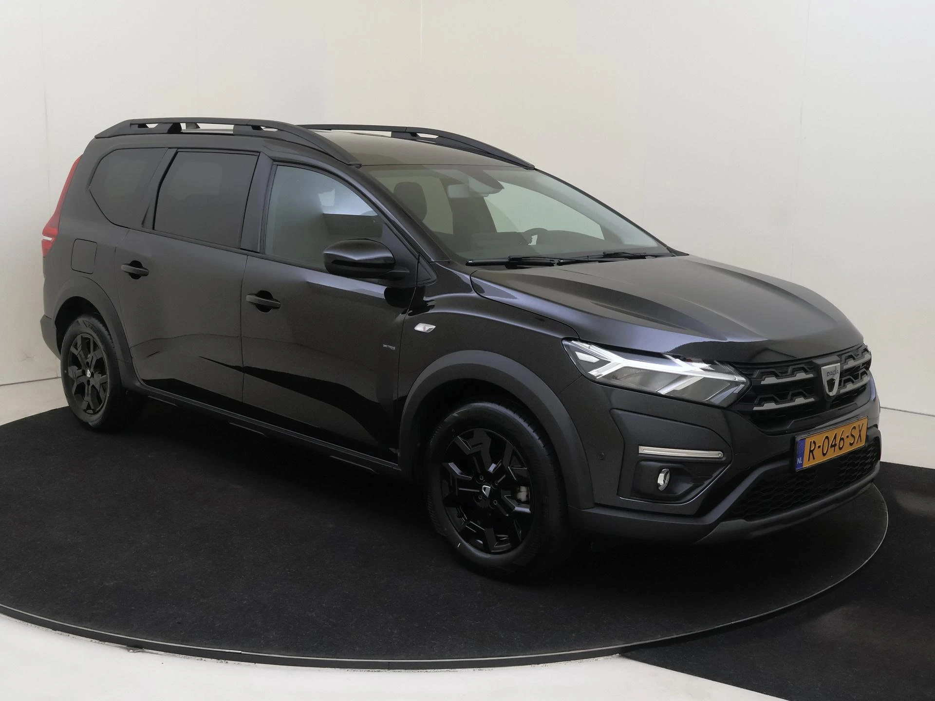 Dacia Jogger met kenteken R-046-SX – autofoto 4