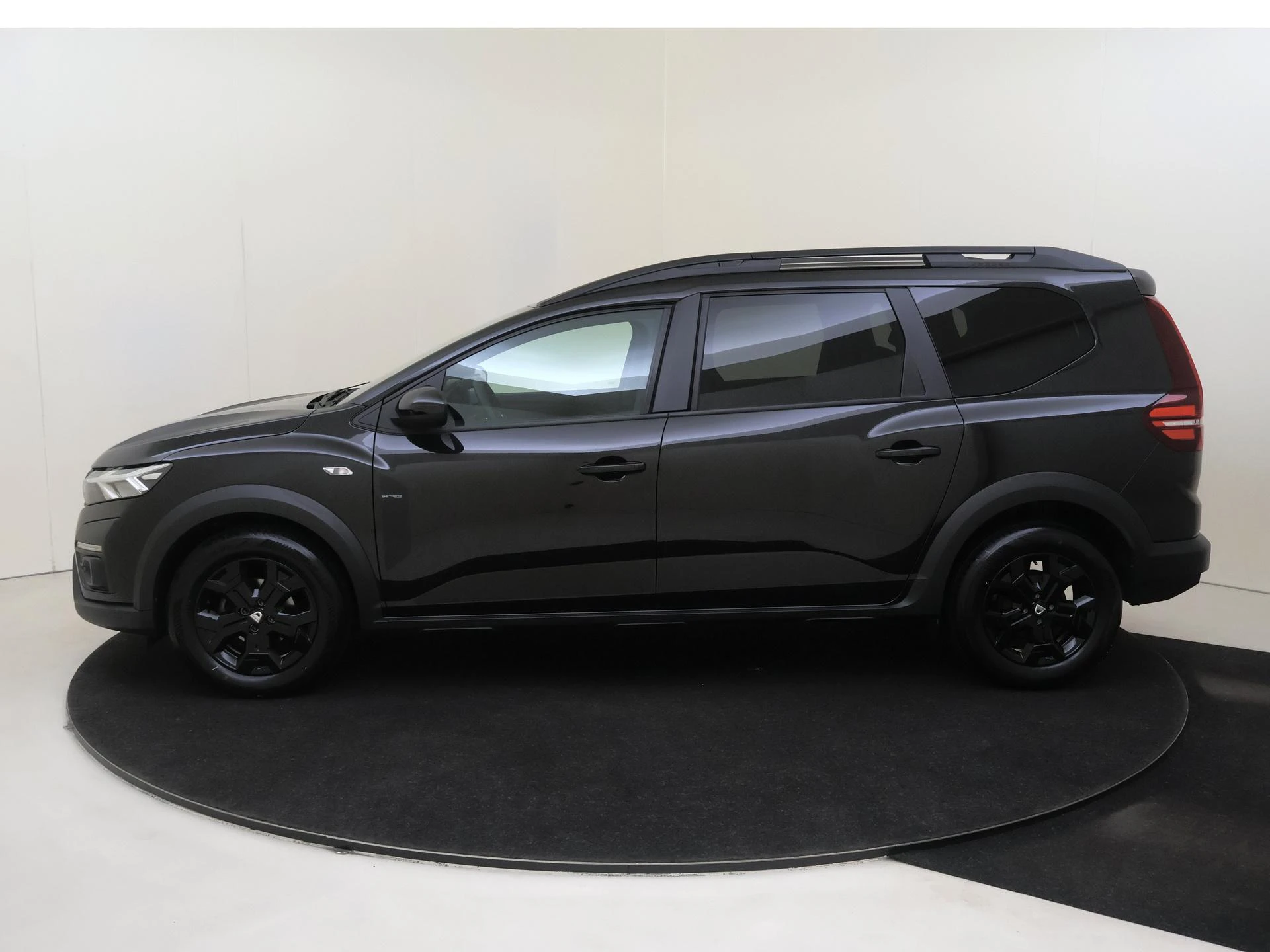 Dacia Jogger met kenteken R-046-SX – autofoto 5