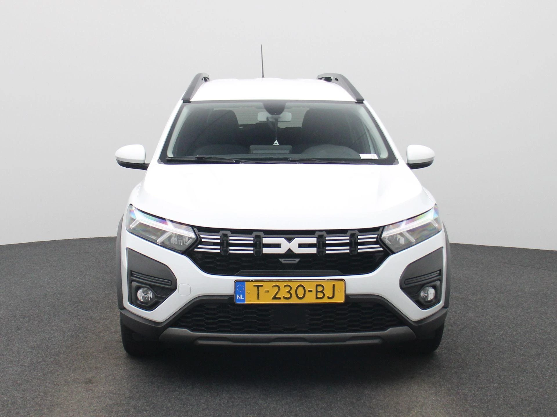 Dacia Jogger met kenteken T-230-BJ – autofoto 4