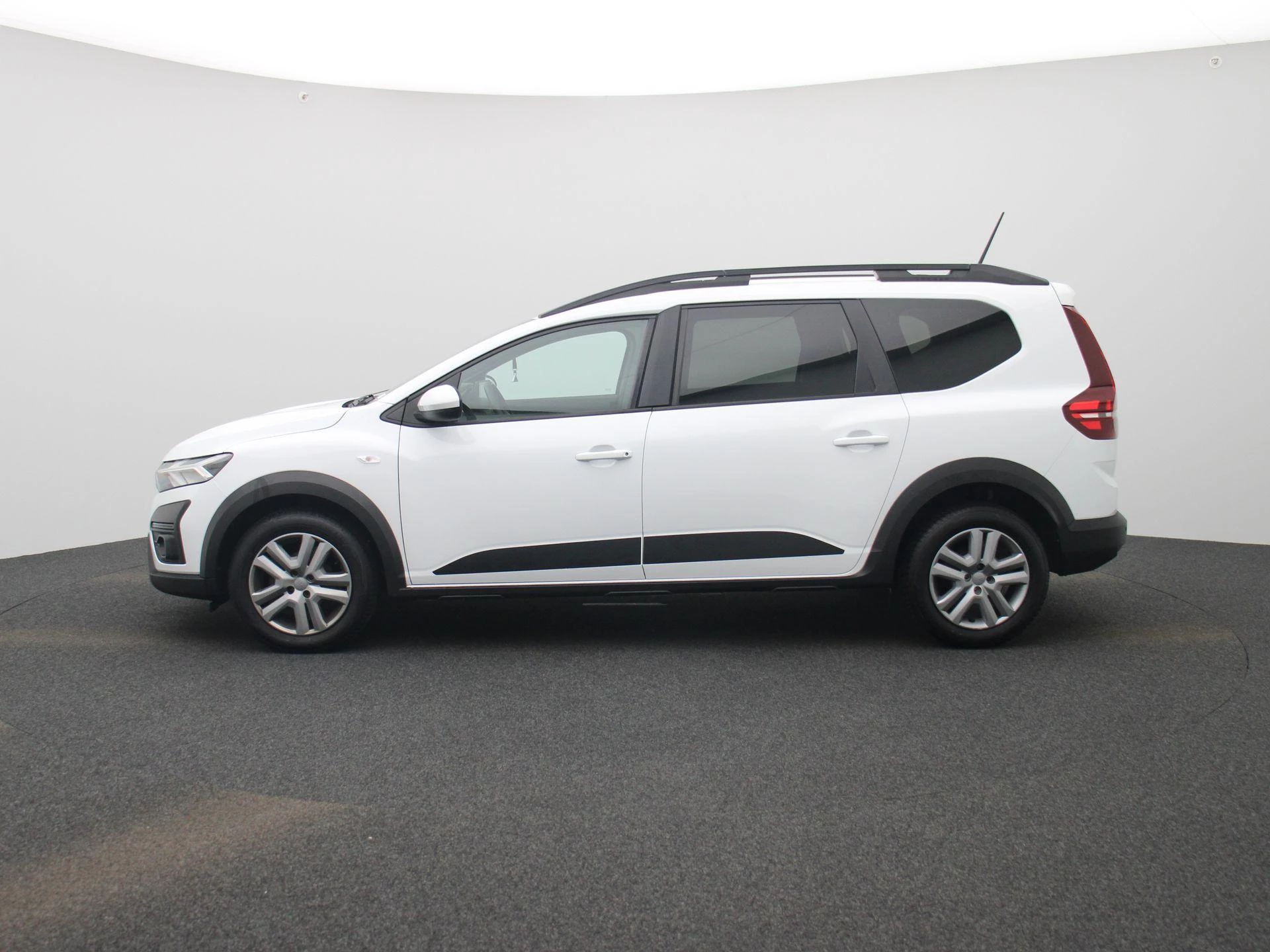 Dacia Jogger met kenteken T-230-BJ – autofoto 5