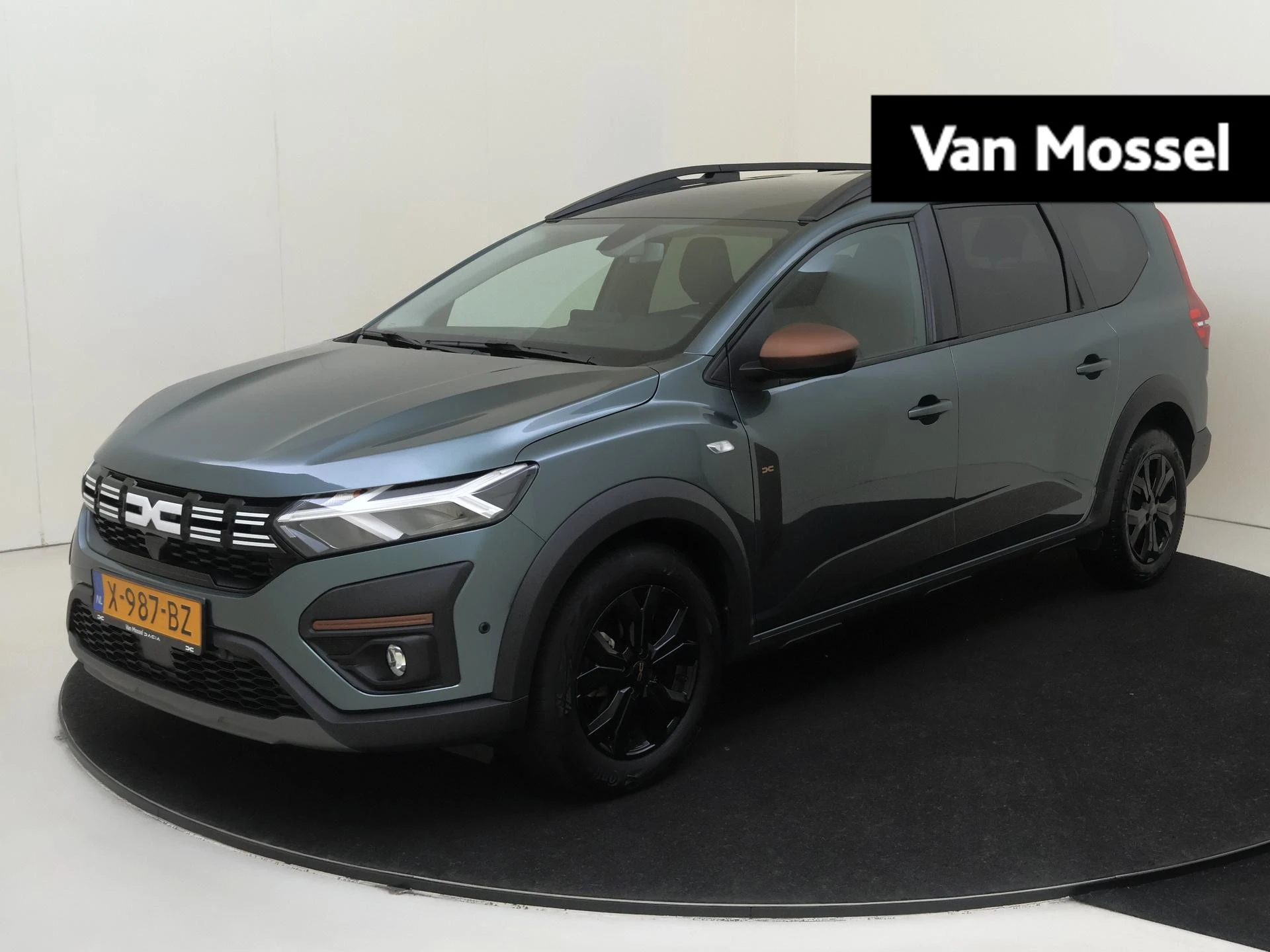 Dacia Jogger met kenteken X-987-BZ – autofoto 2