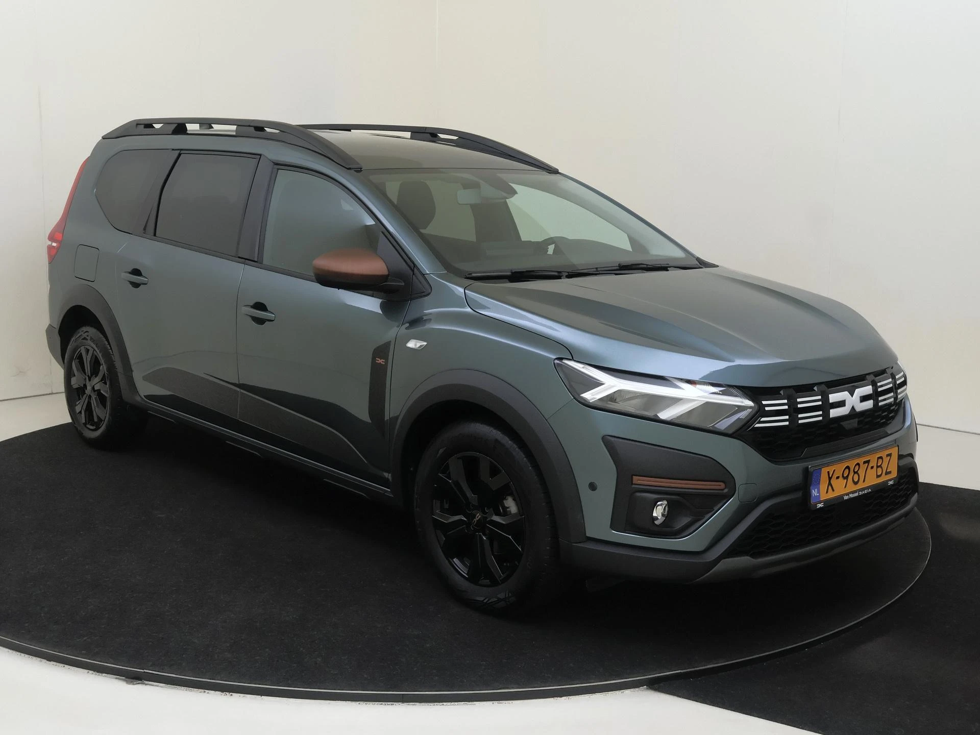 Dacia Jogger met kenteken X-987-BZ – autofoto 3