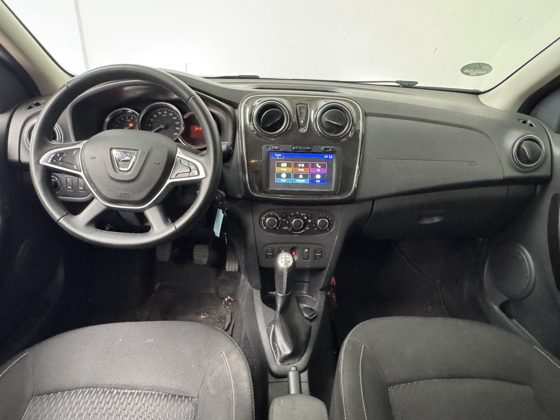Dacia Logan met kenteken RD-663-K – autofoto 3