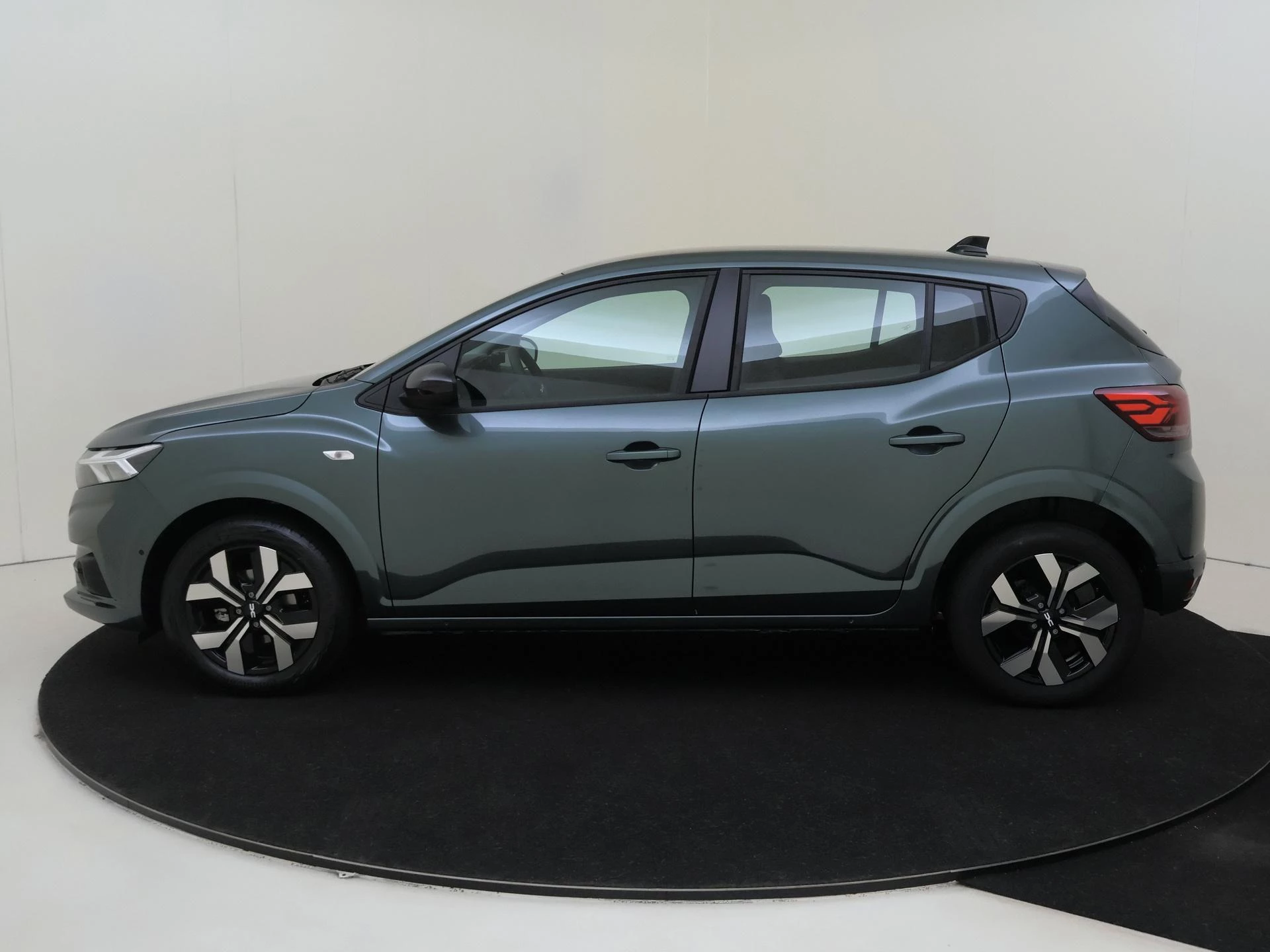 Dacia Sandero met kenteken JBB-51-G – autofoto 3