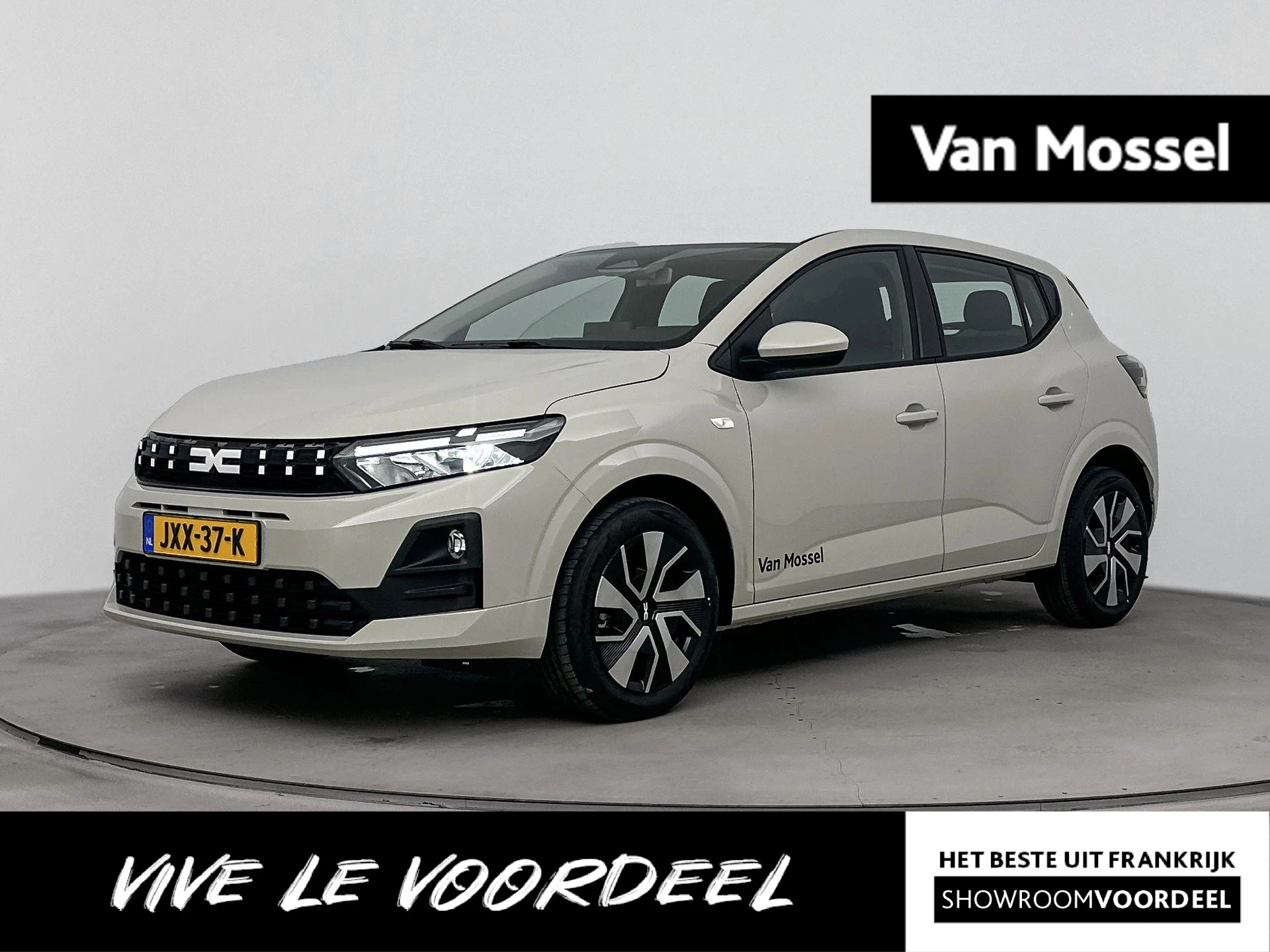 Dacia Sandero met kenteken JXX-37-K – autofoto 2