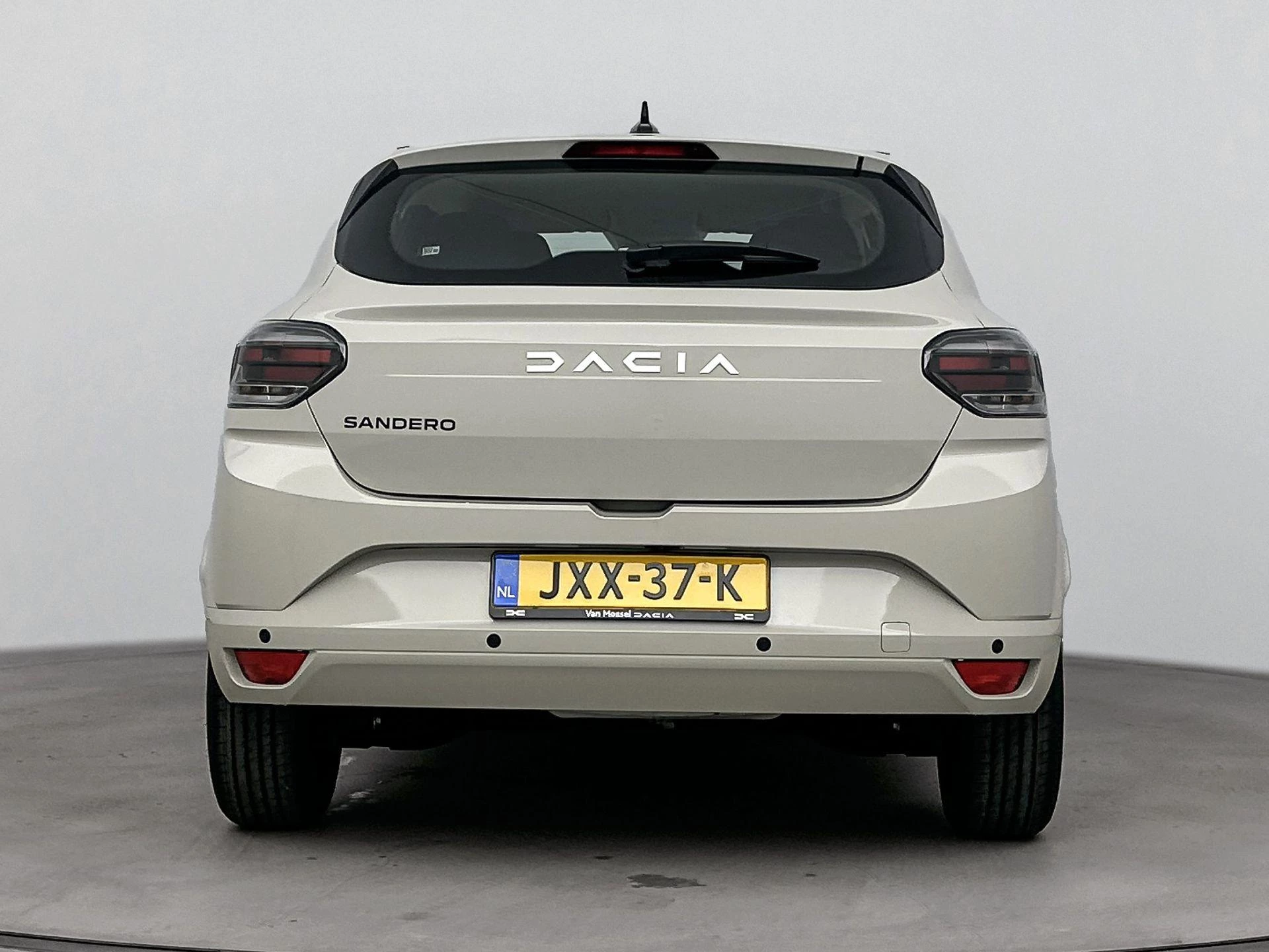 Dacia Sandero met kenteken JXX-37-K – autofoto 5