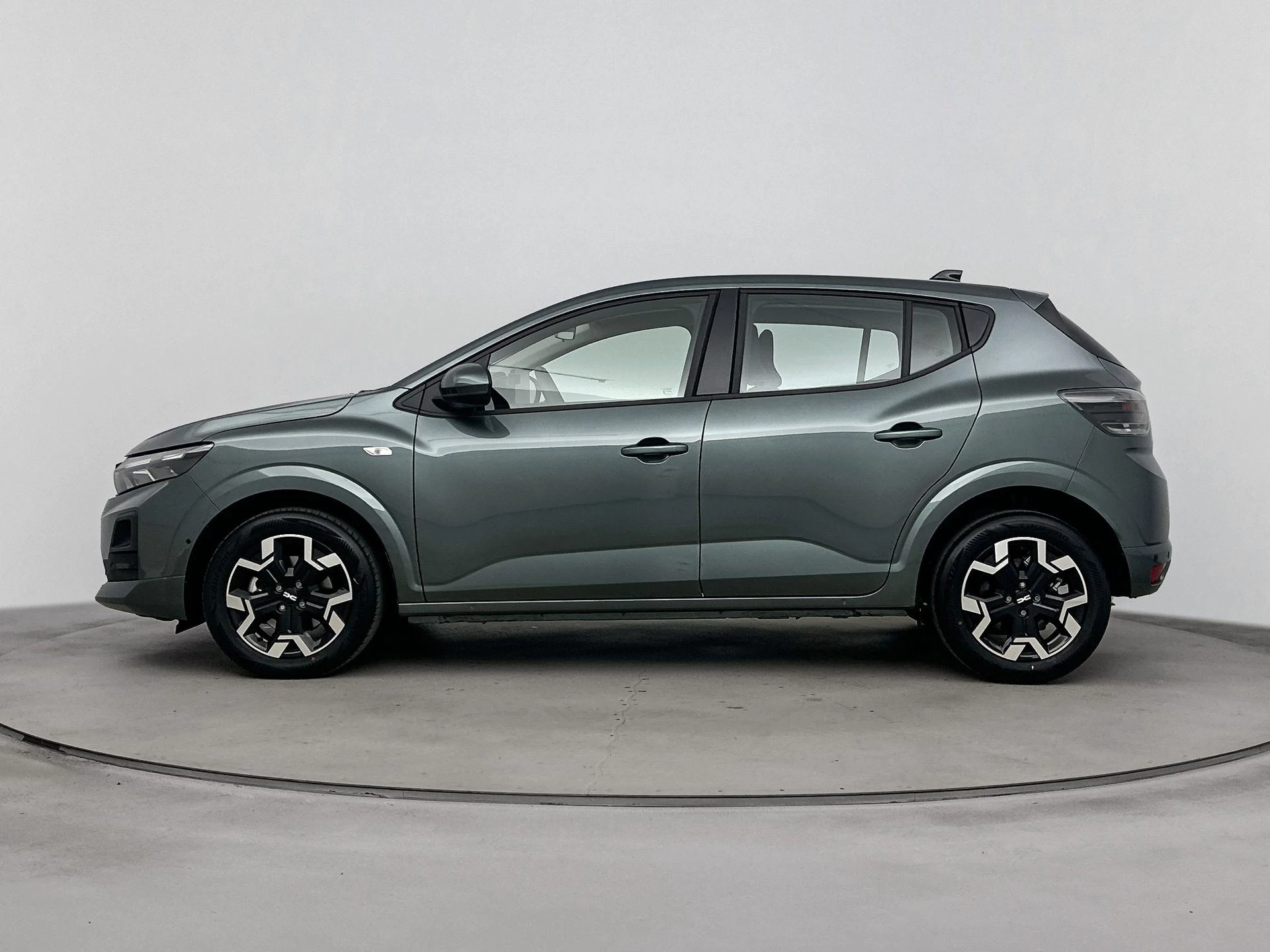 Dacia Sandero met kenteken KFL-06-Z – autofoto 4