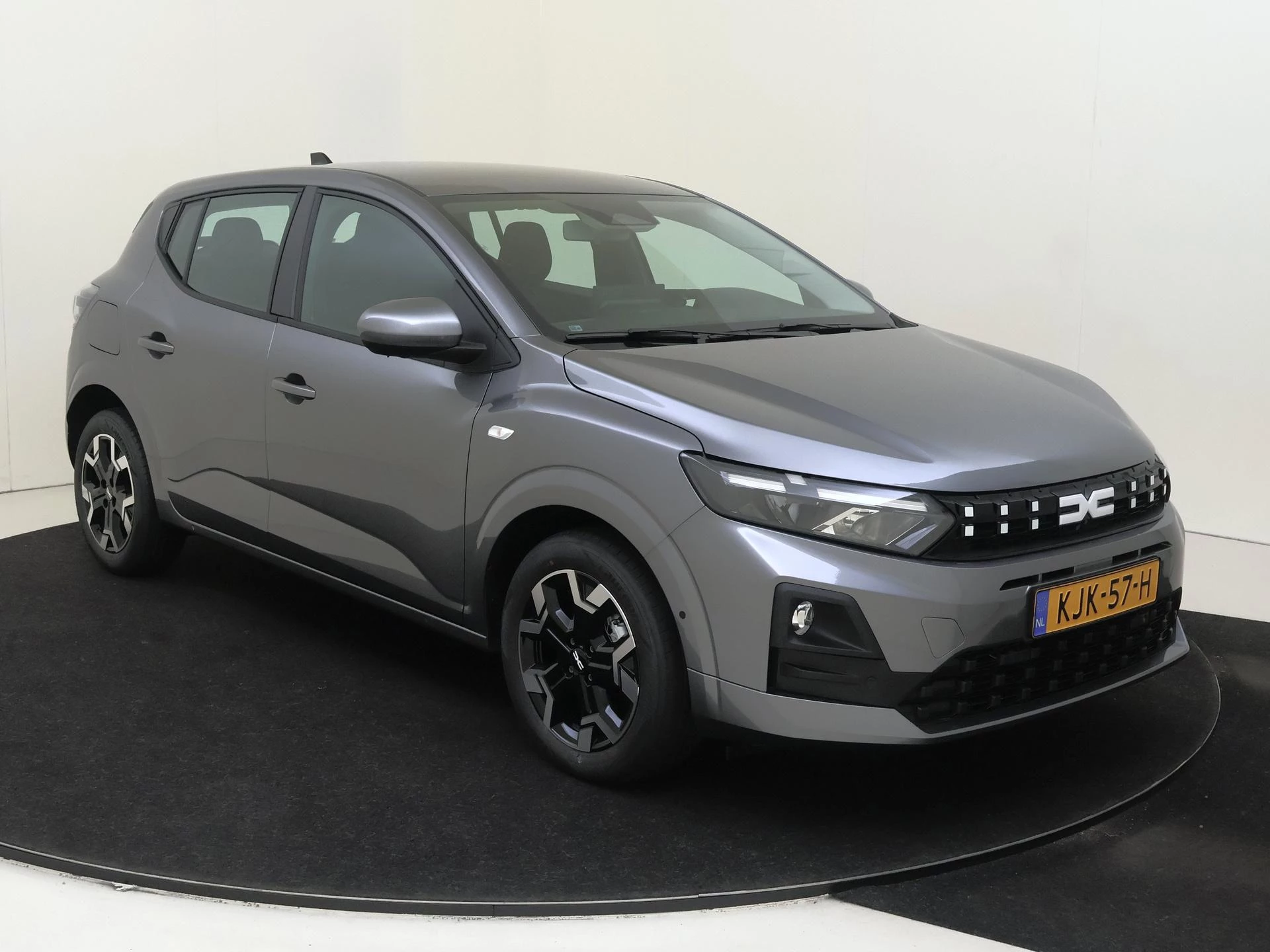 Dacia Sandero met kenteken KJK-57-H – autofoto 3