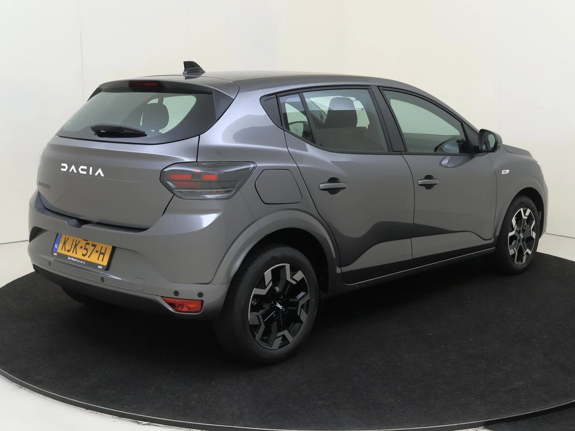 Dacia Sandero met kenteken KJK-57-H – autofoto 5