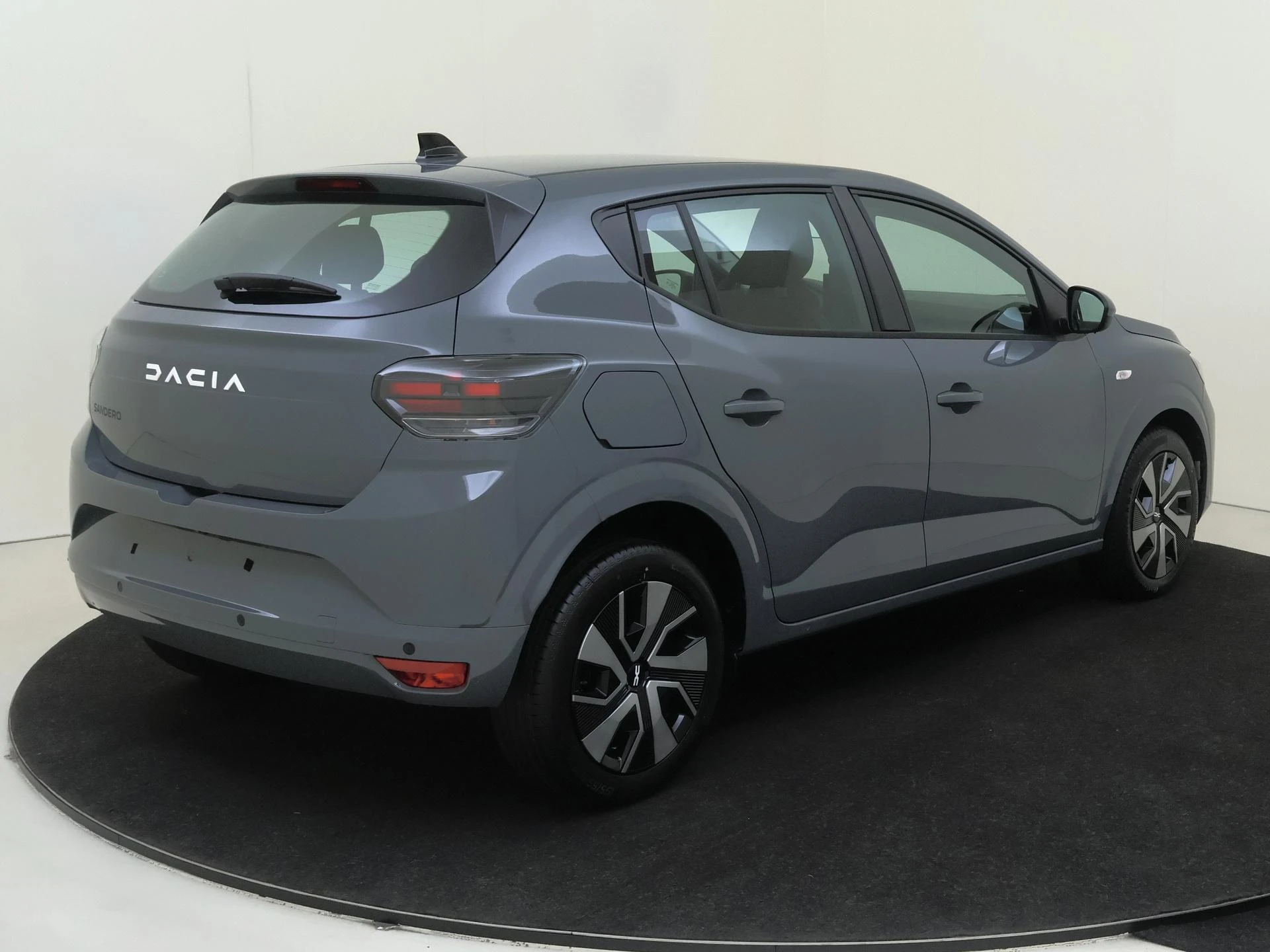 Dacia Sandero met kenteken KTH-38-F – autofoto 5