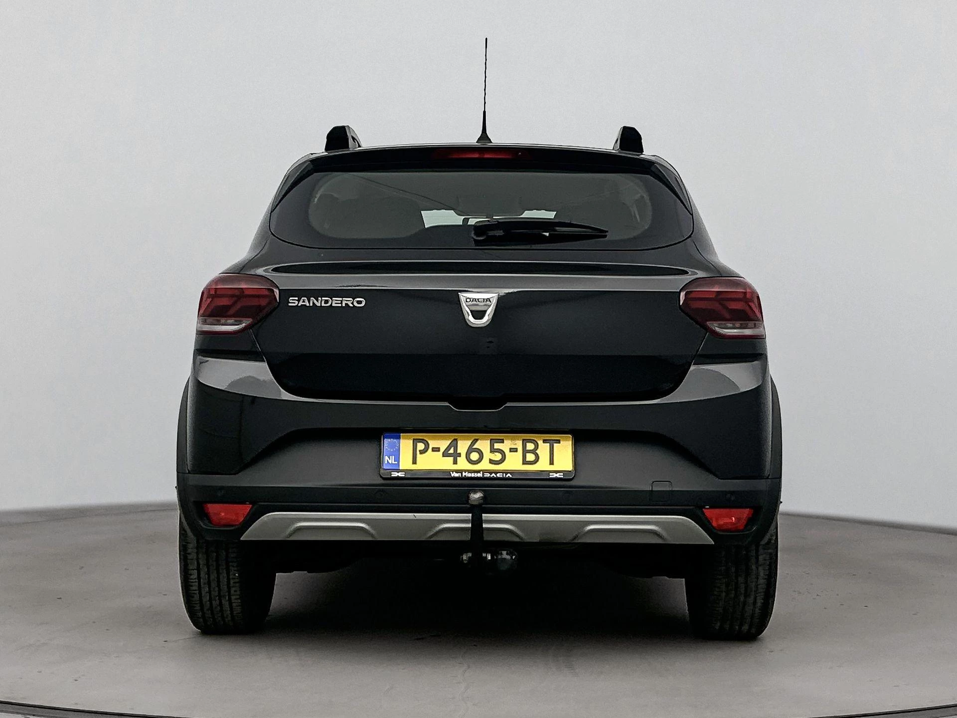 Dacia Sandero met kenteken P-465-BT – autofoto 5