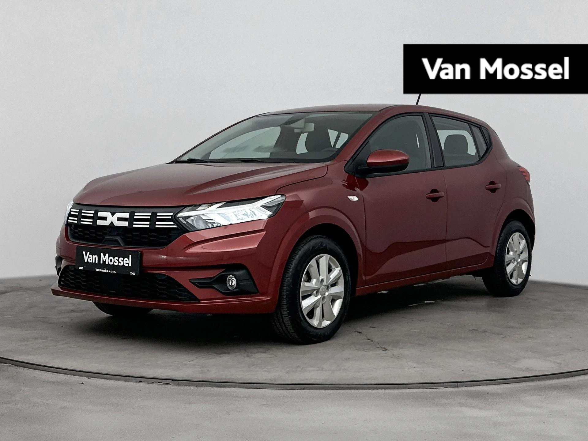 Dacia Sandero met kenteken T-465-FV – autofoto 2