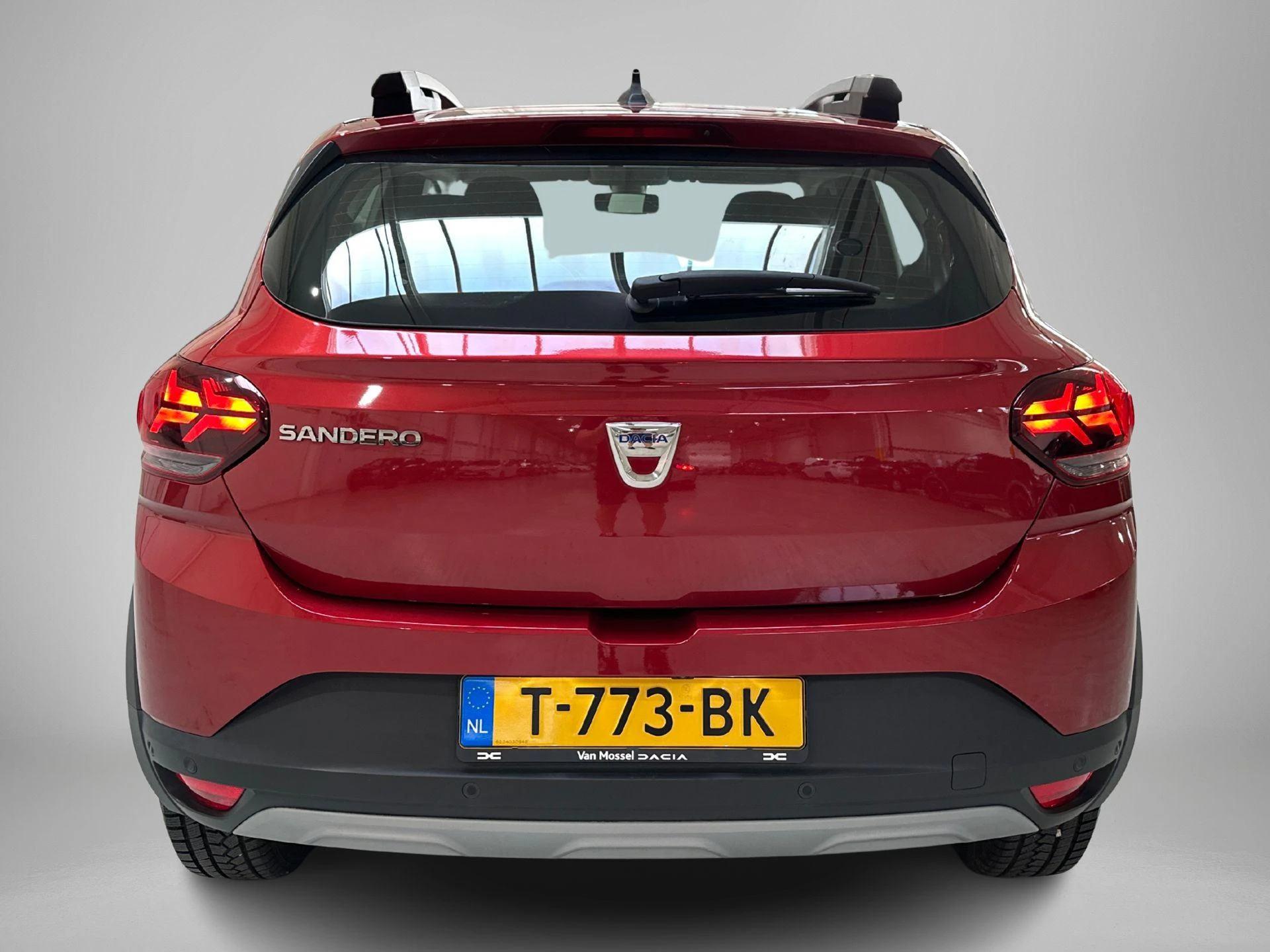 Dacia Sandero met kenteken T-773-BK – autofoto 5