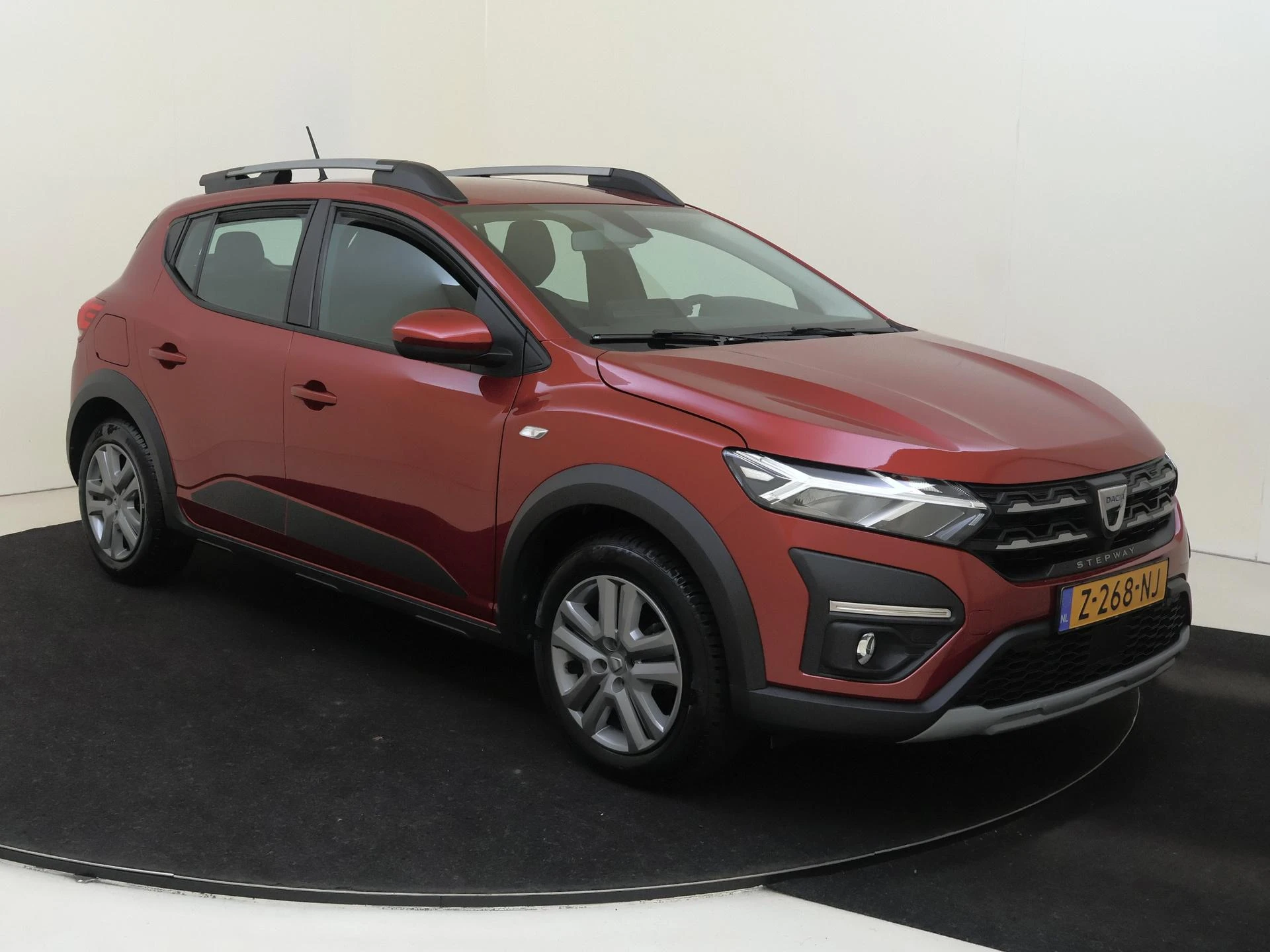 Dacia Sandero met kenteken Z-268-NJ – autofoto 3