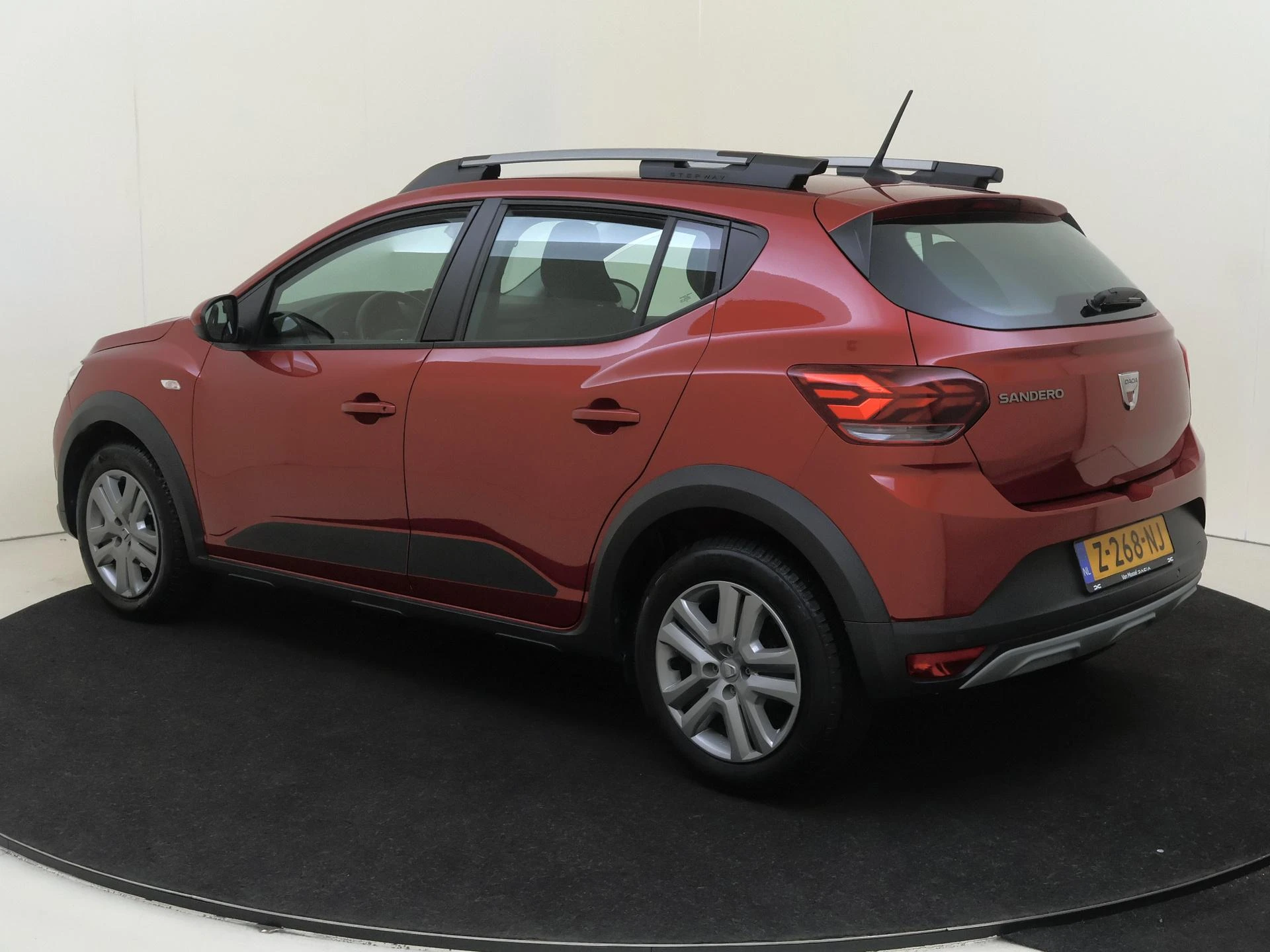 Dacia Sandero met kenteken Z-268-NJ – autofoto 4