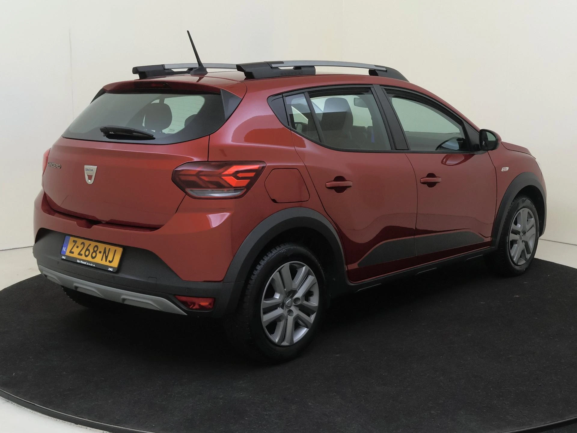 Dacia Sandero met kenteken Z-268-NJ – autofoto 5