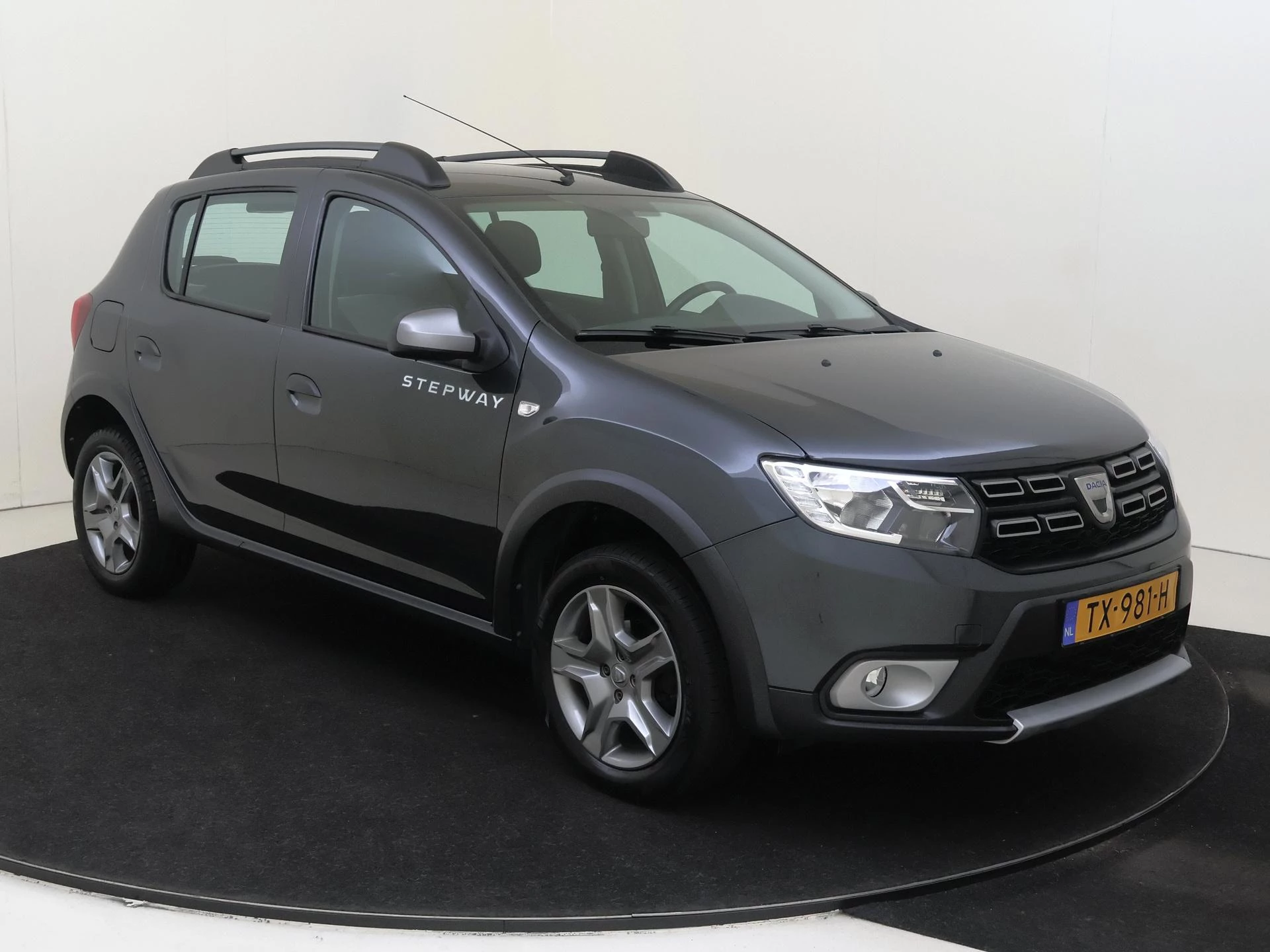 Dacia SanderoStepway met kenteken 58100 – autofoto 3