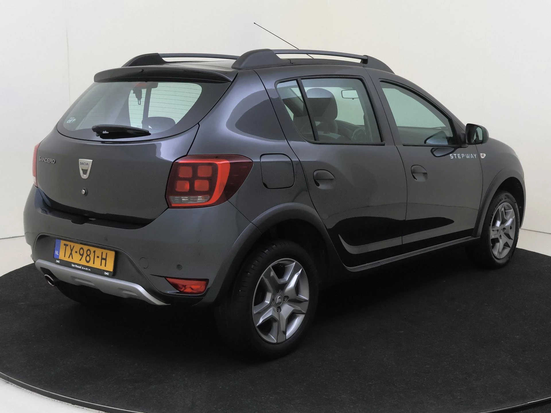 Dacia SanderoStepway met kenteken 58100 – autofoto 5