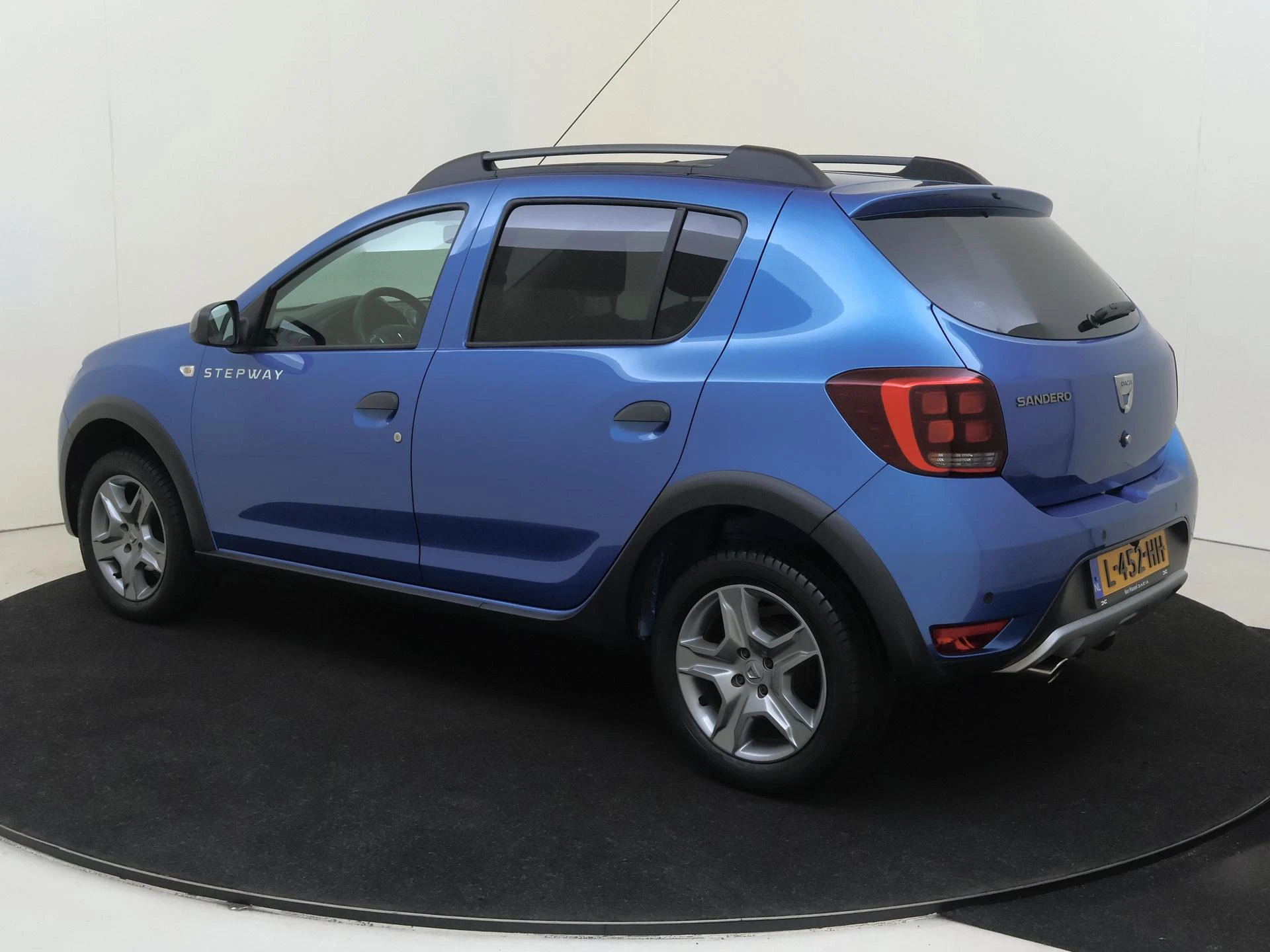 Dacia SanderoStepway met kenteken 65100 – autofoto 4