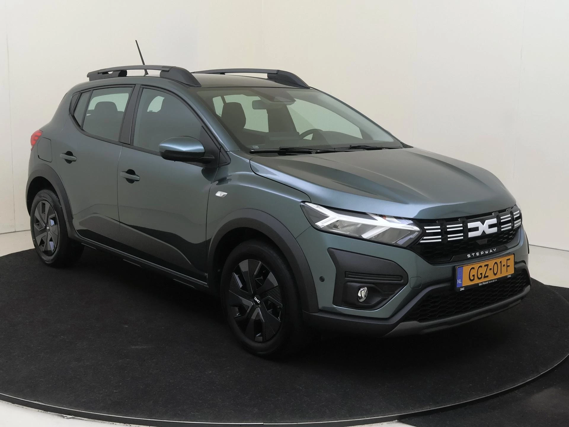 Dacia SanderoStepway met kenteken GGZ-01-F – autofoto 3