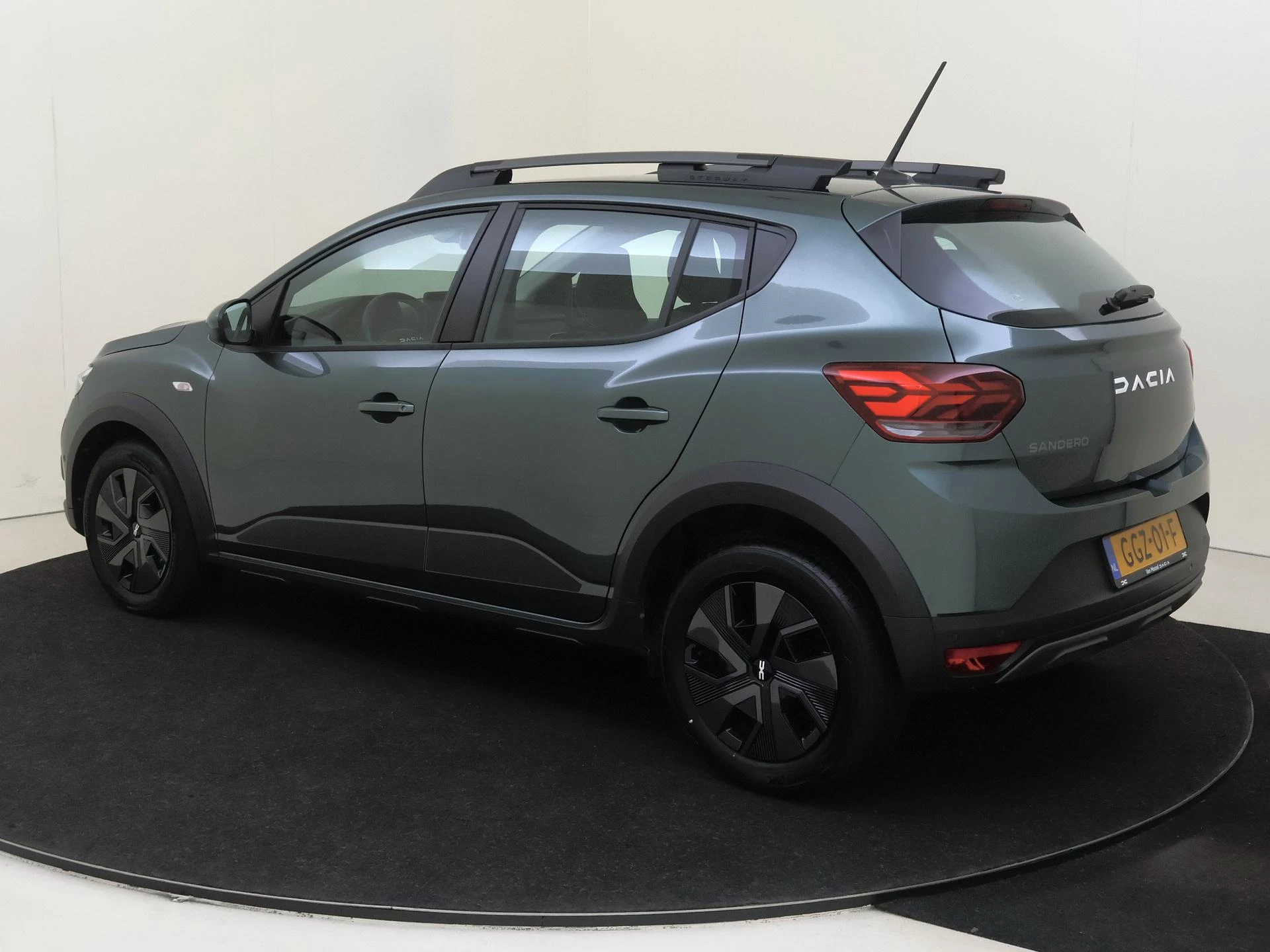 Dacia SanderoStepway met kenteken GGZ-01-F – autofoto 4