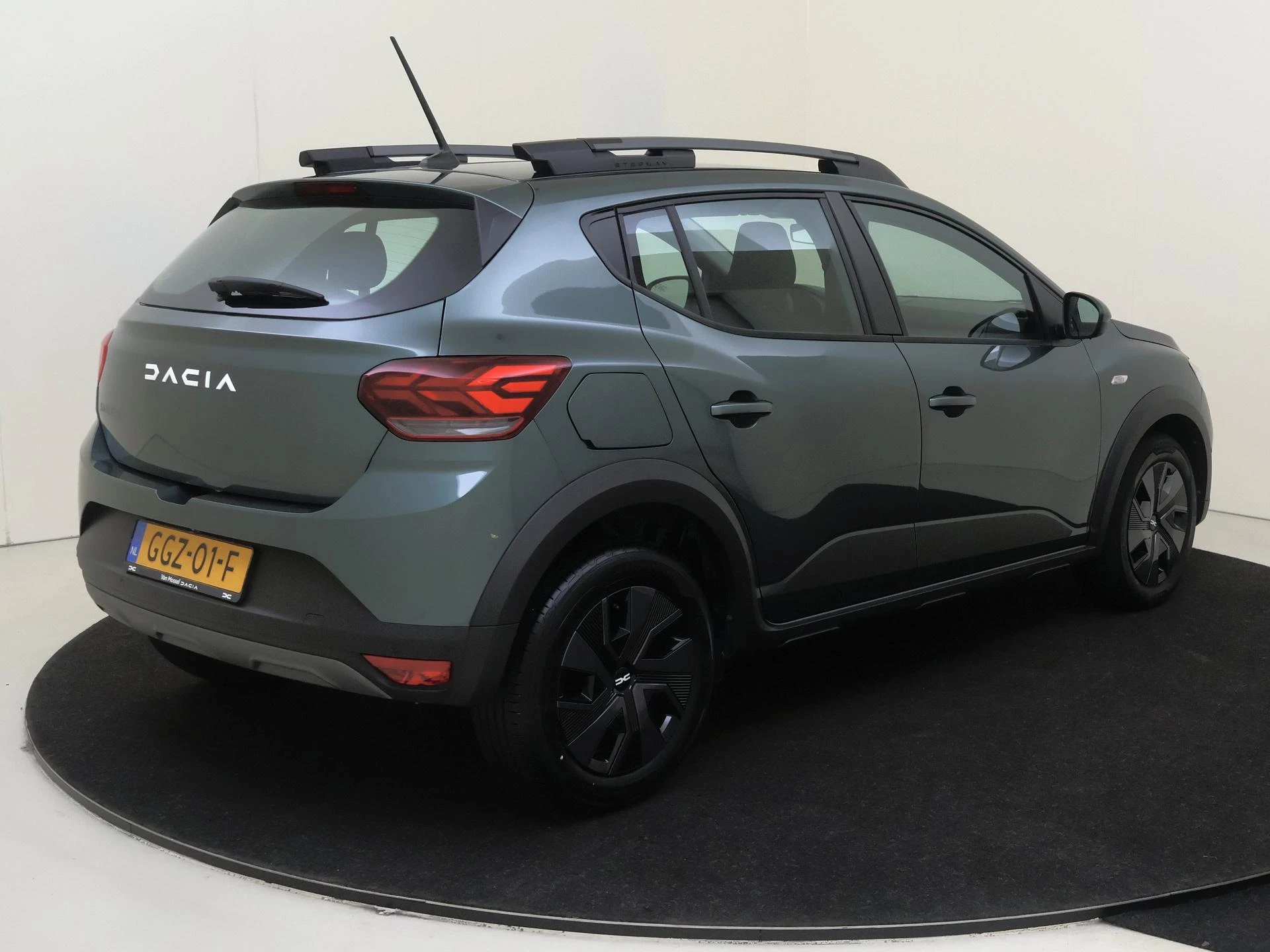 Dacia SanderoStepway met kenteken GGZ-01-F – autofoto 5