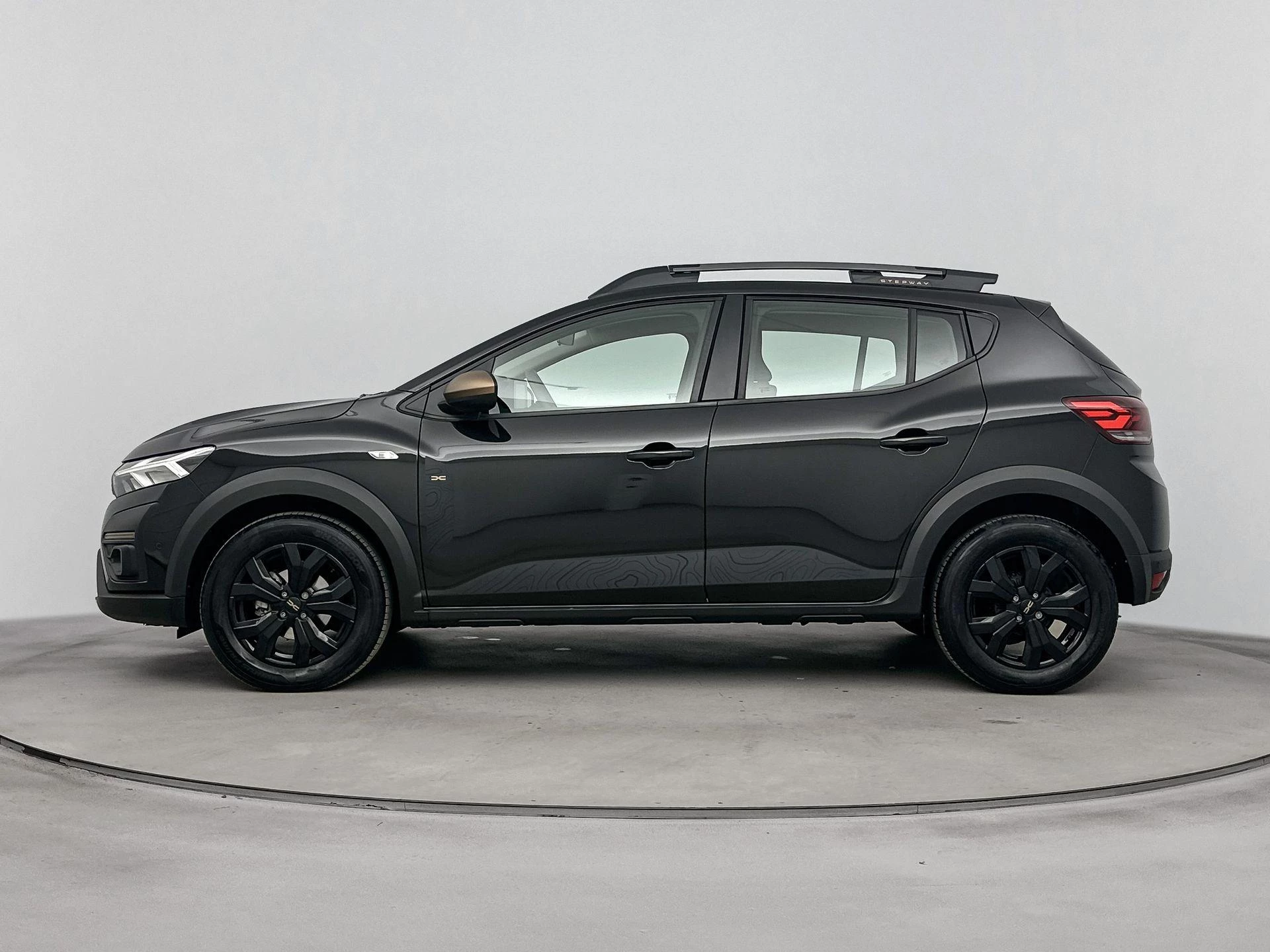 Dacia SanderoStepway met kenteken HNV-29-R – autofoto 4