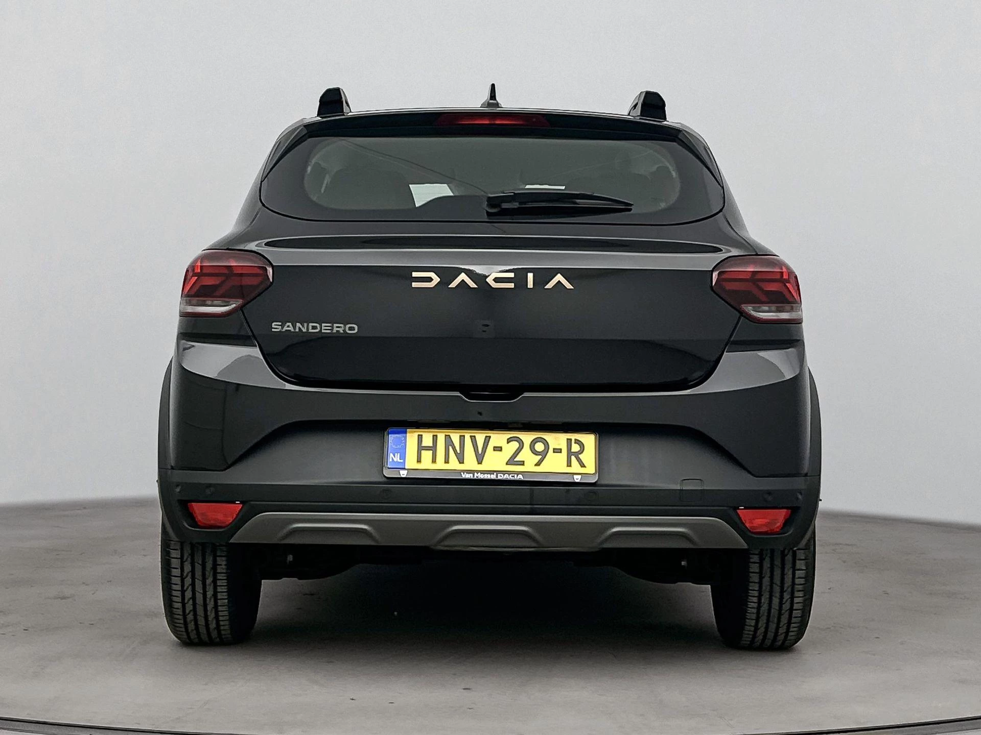 Dacia SanderoStepway met kenteken HNV-29-R – autofoto 5