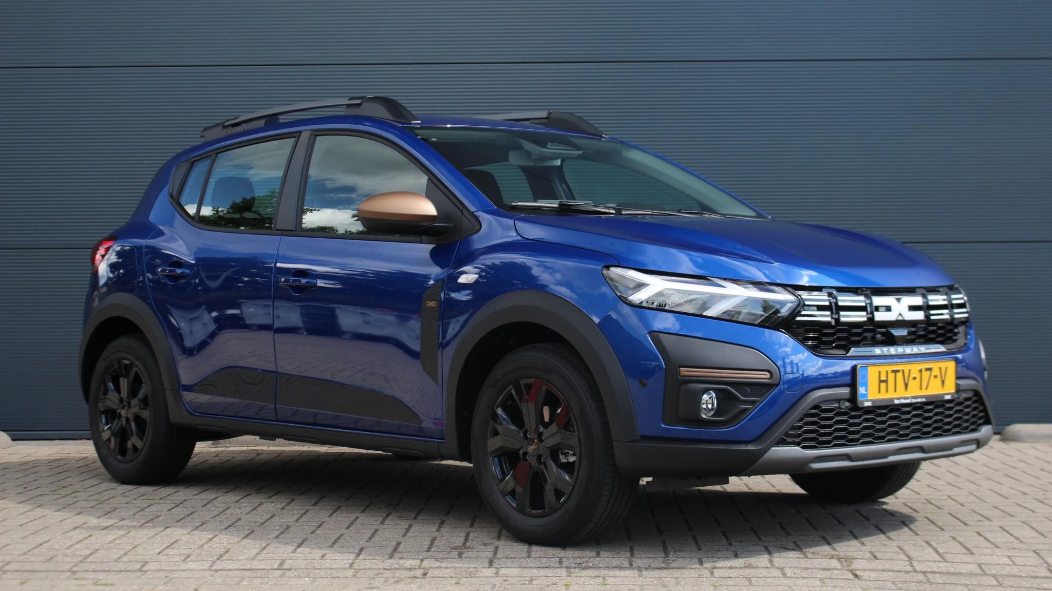 Dacia SanderoStepway met kenteken HTV-17-V – autofoto 5